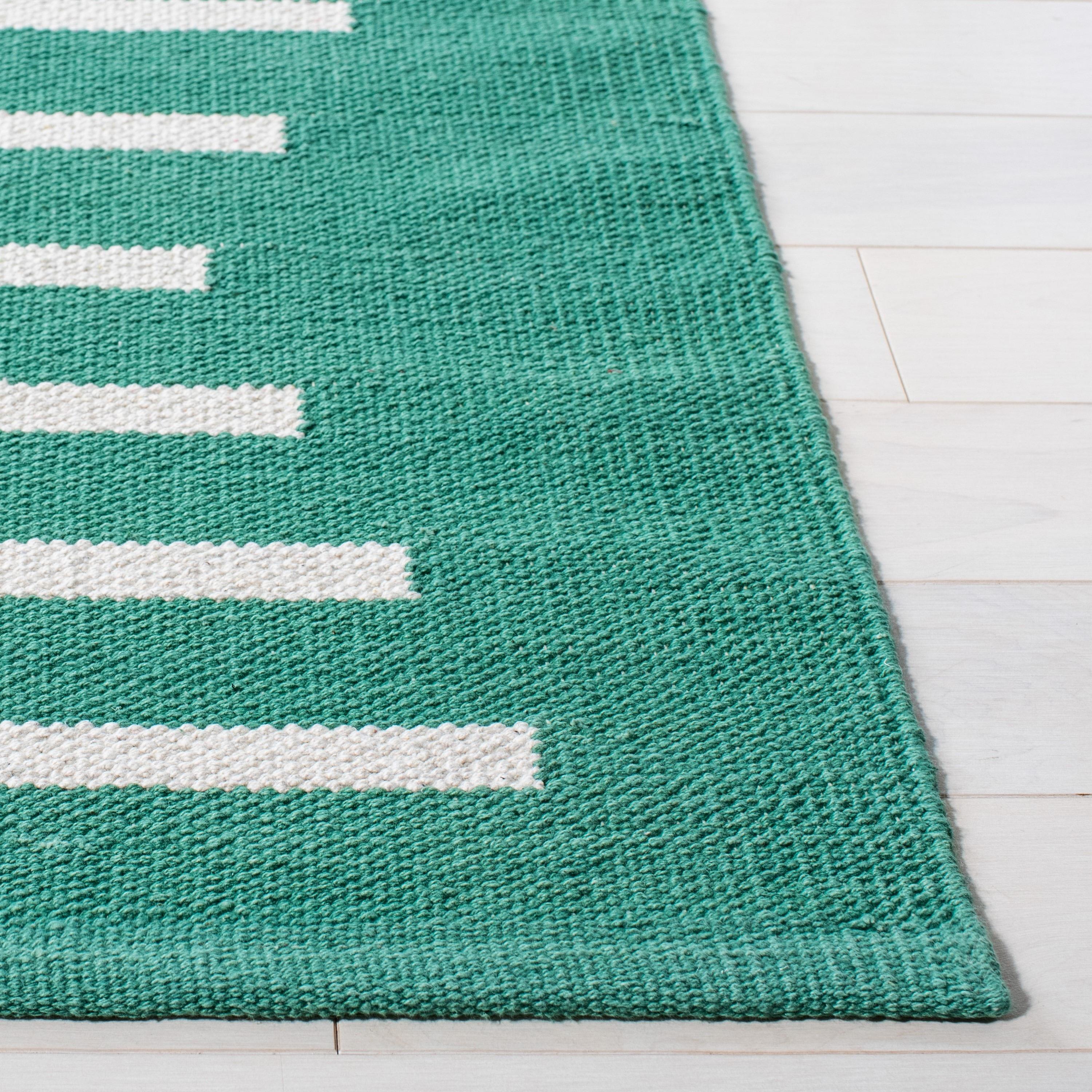Montauk MTK313 Hand Woven Indoor Accent Rug - Dark Green/Ivory - 4'x6' - Safavieh