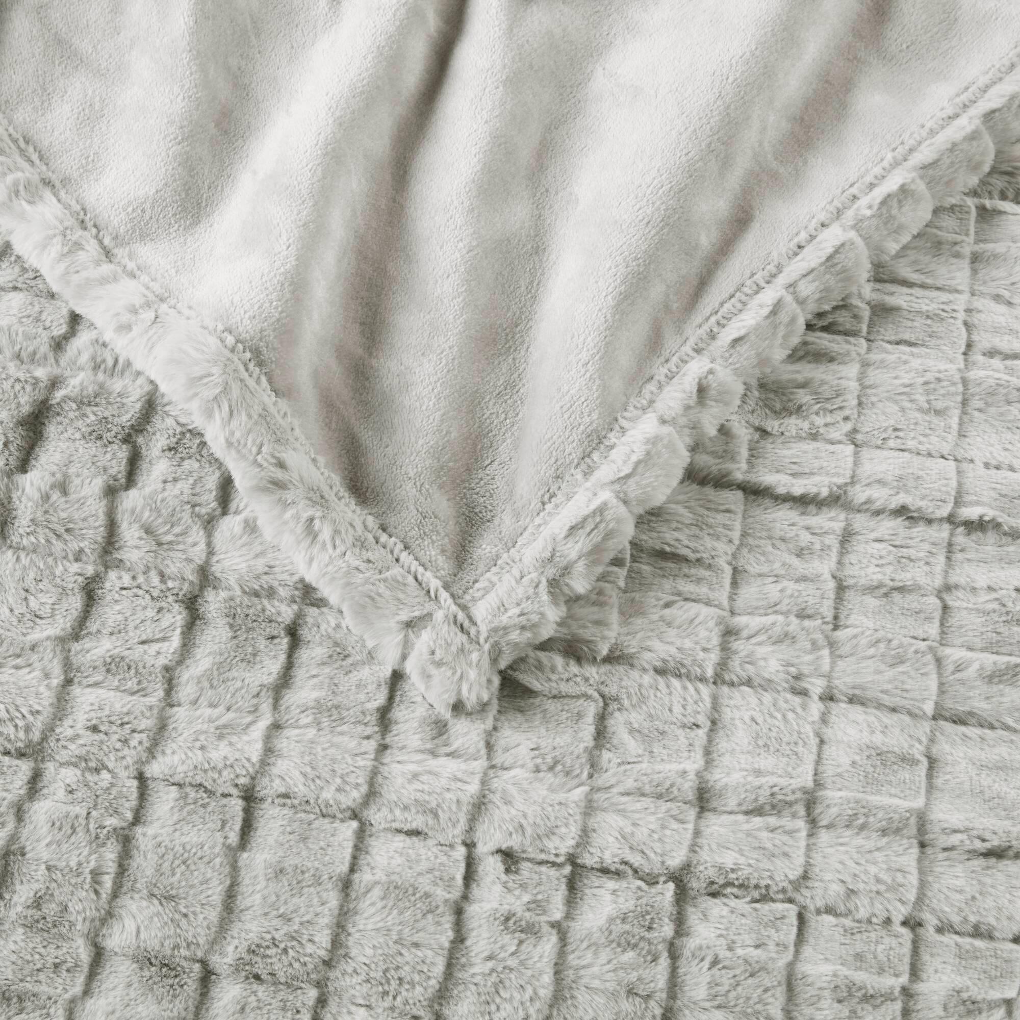 Beautyrest Beautyrest Zuri Oversized Heated Faux Fur Throw