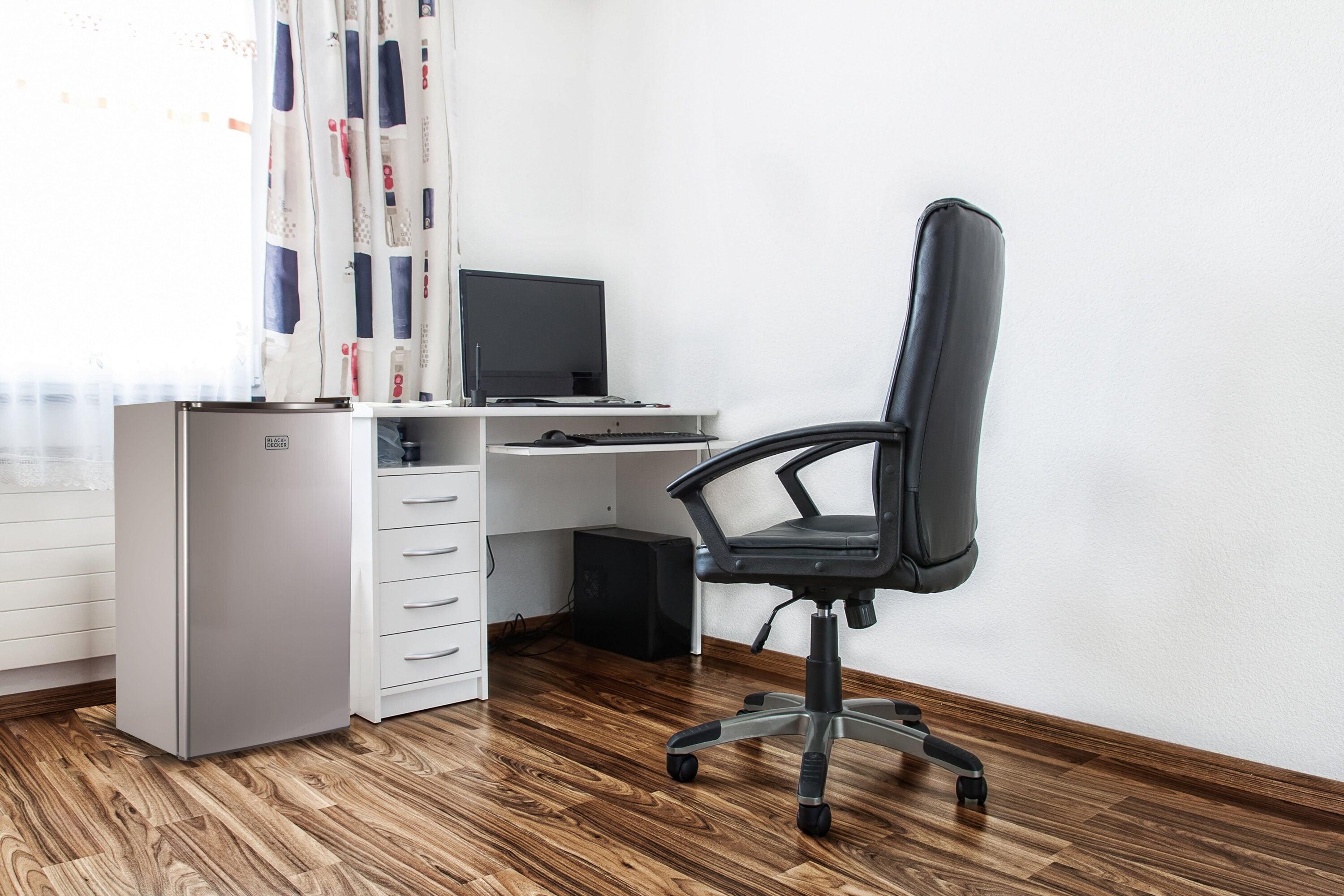 BLACK+DECKER 3.2 cu. ft. Freestanding Mini Fridge with Freezer