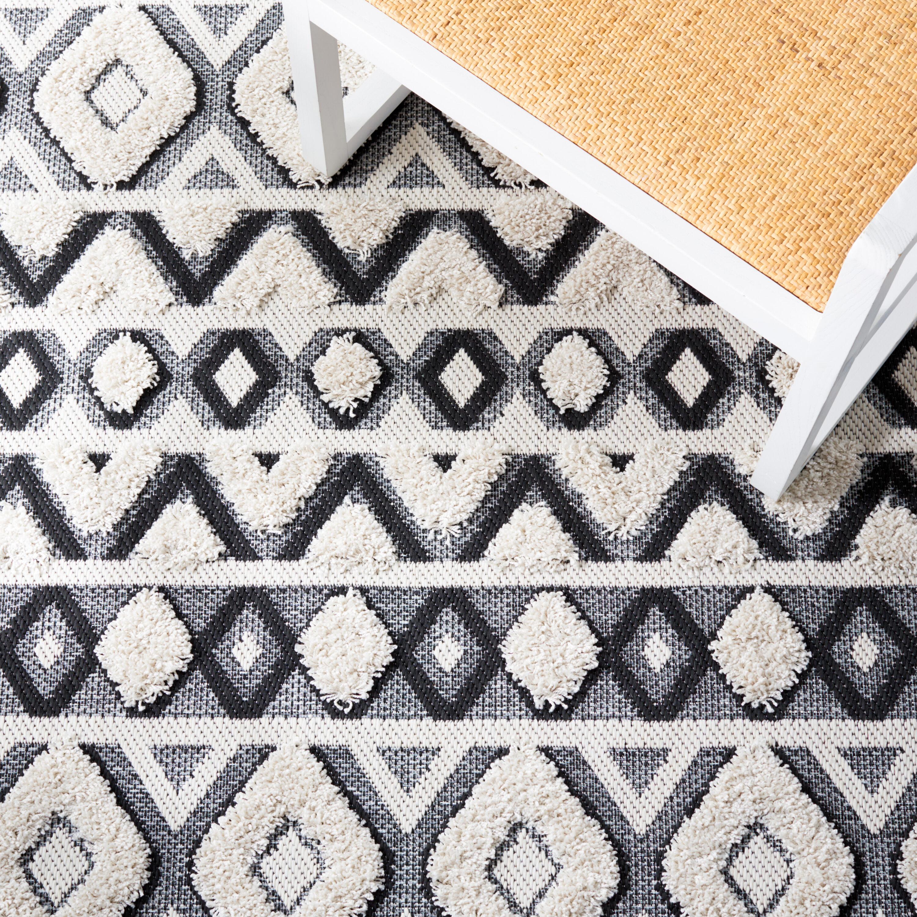 Cottage COT210 Power Loomed Indoor/Outdoor Area Rug - Ivory/Black - 8'x10' - Safavieh.