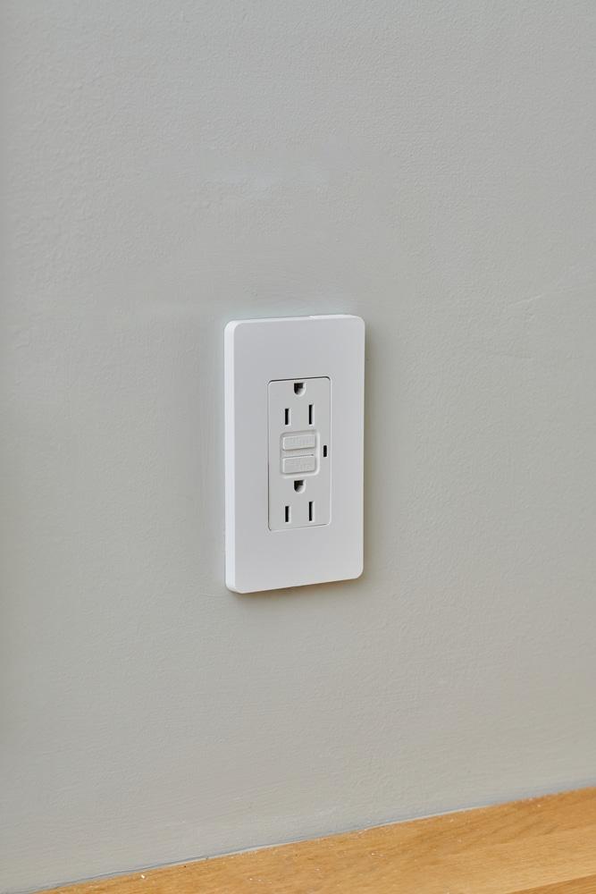 White 15A Tamper Resistant GFCI Duplex Decorator Receptacle Outlet