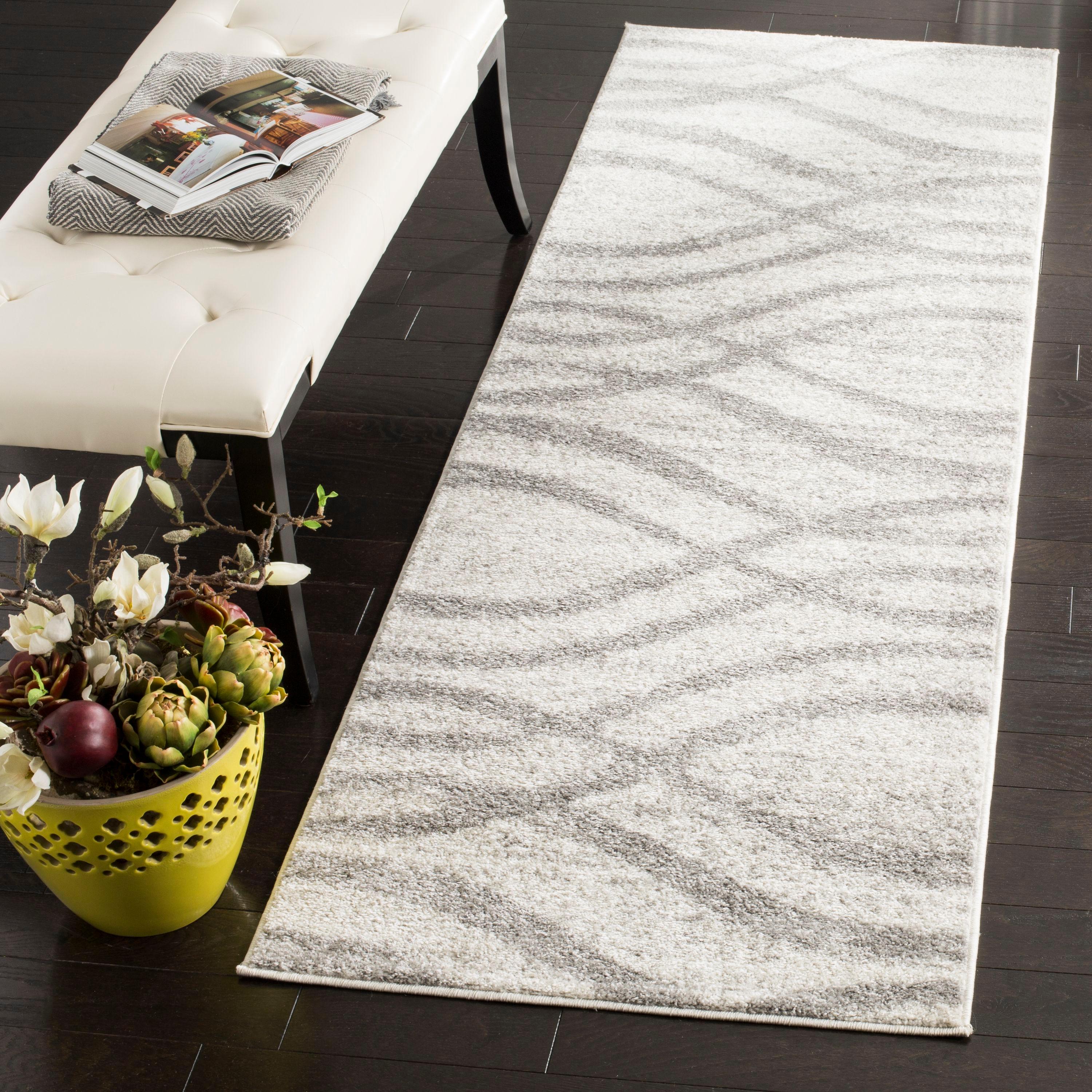 Adirondack ADR125 Machine Made Indoor Runner - Cream/Grey - 2'-6"x6' - Safavieh