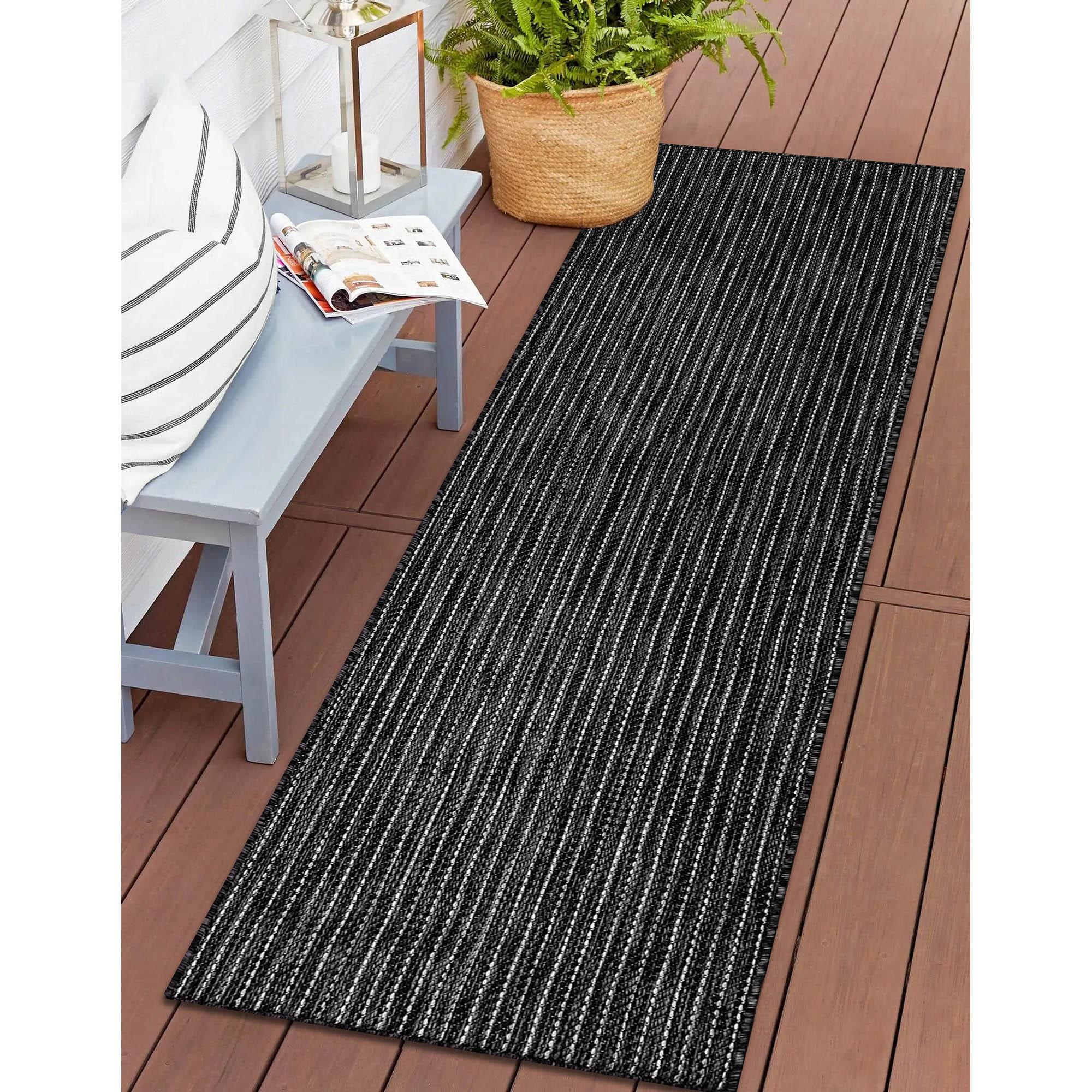 Liora Manne Carmel Texture Stripe Indoor/Outdoor Rug Black 1'11" x 4'11"