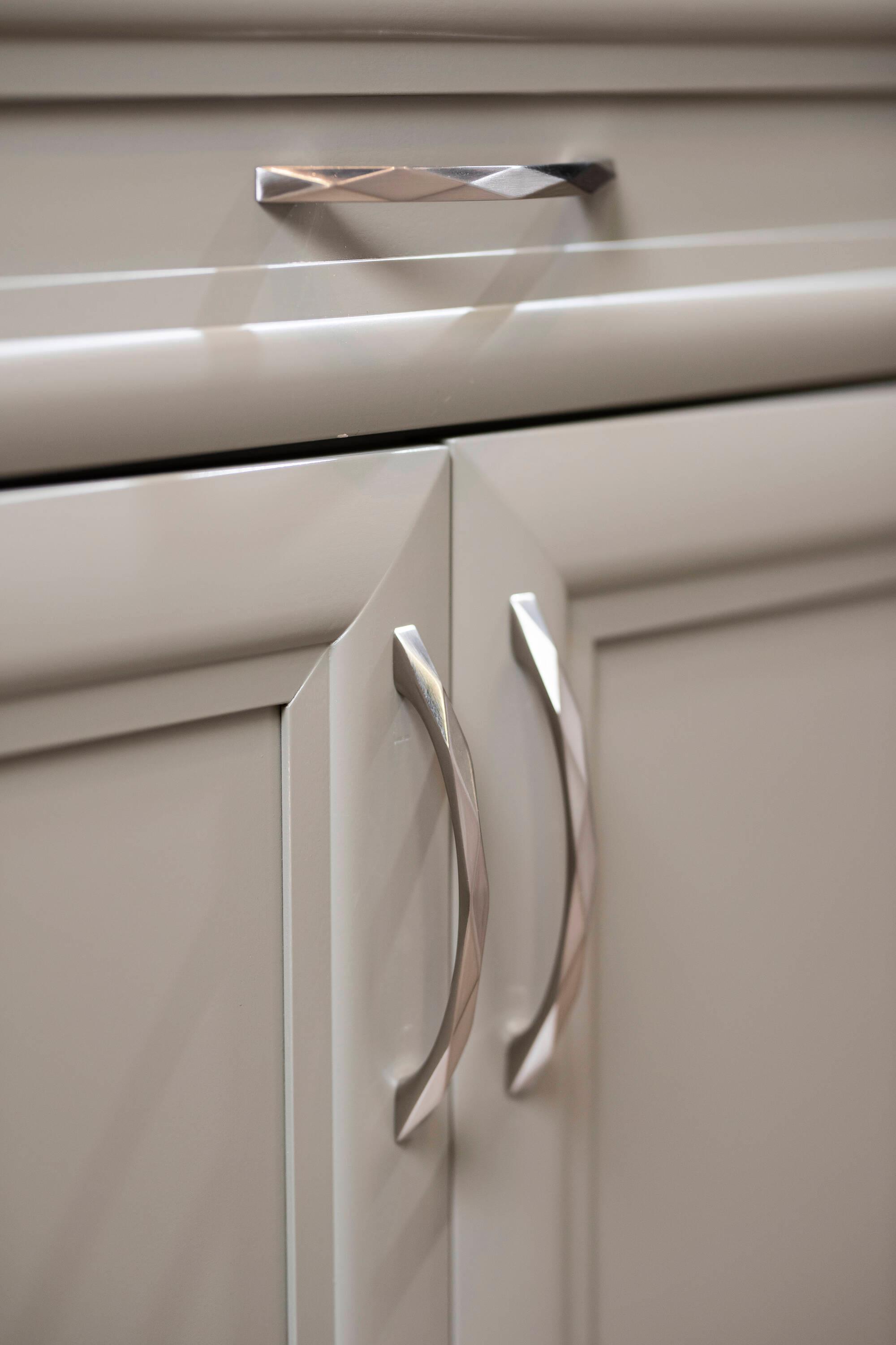 Karat Kitchen Cabinet Handles, Solid Core Drawer Pulls for Cabinet Doors, 3-3/4" (96mm)