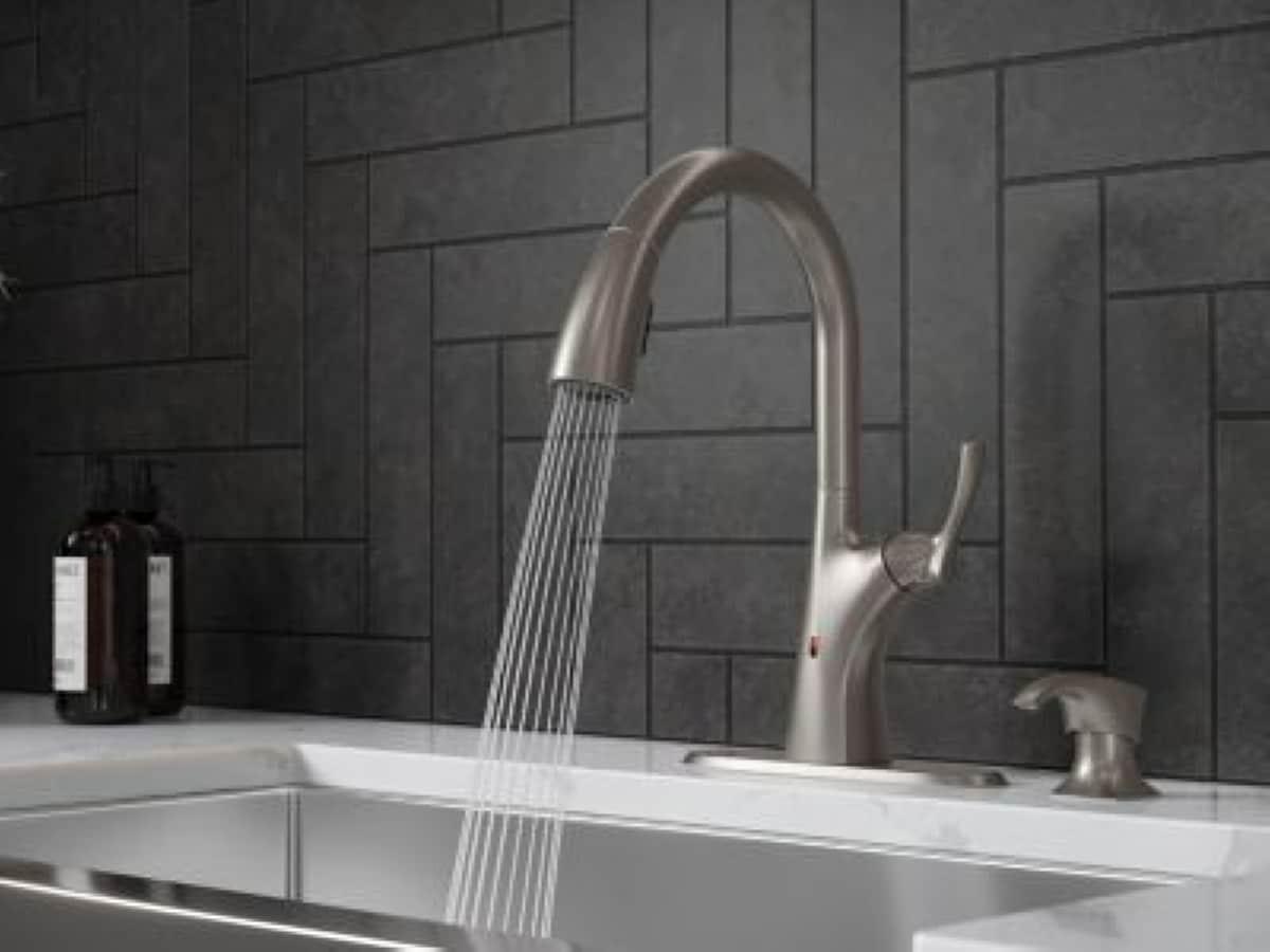 Pull Down Touchless Single Handle Kitchen Faucet with Side Spray