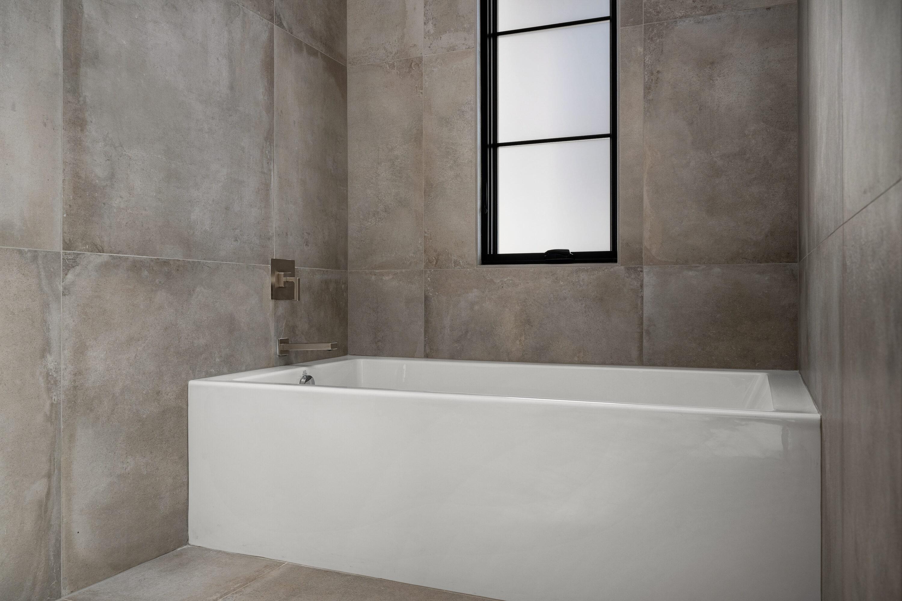 Sydney 60'' x 32'' Alcove / Tile In Soaking Acrylic Bathtub