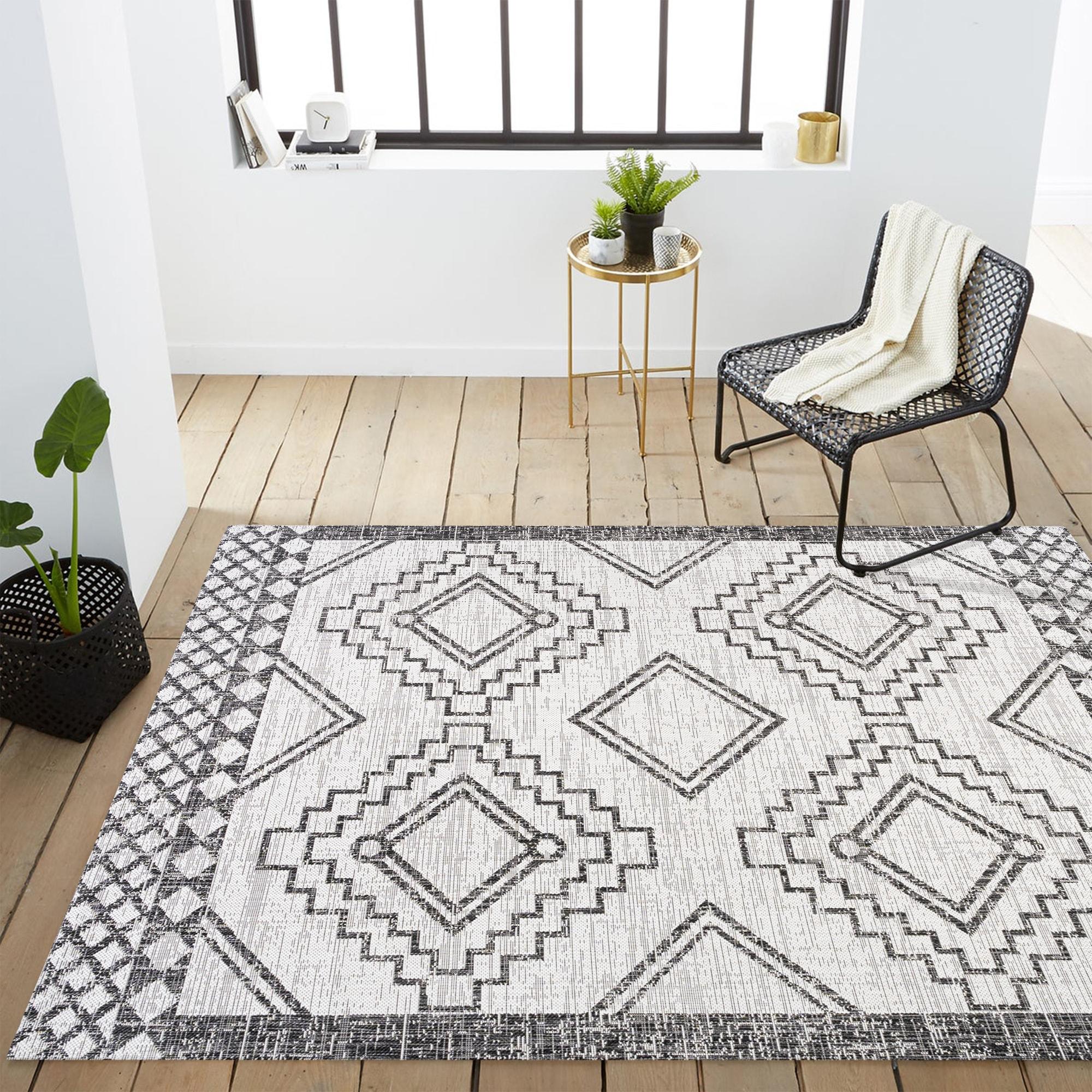 3'x5' Marokko Diamond  Medallion Indoor/Outdoor Area Rug, Ivory/Black - JONATHAN Y