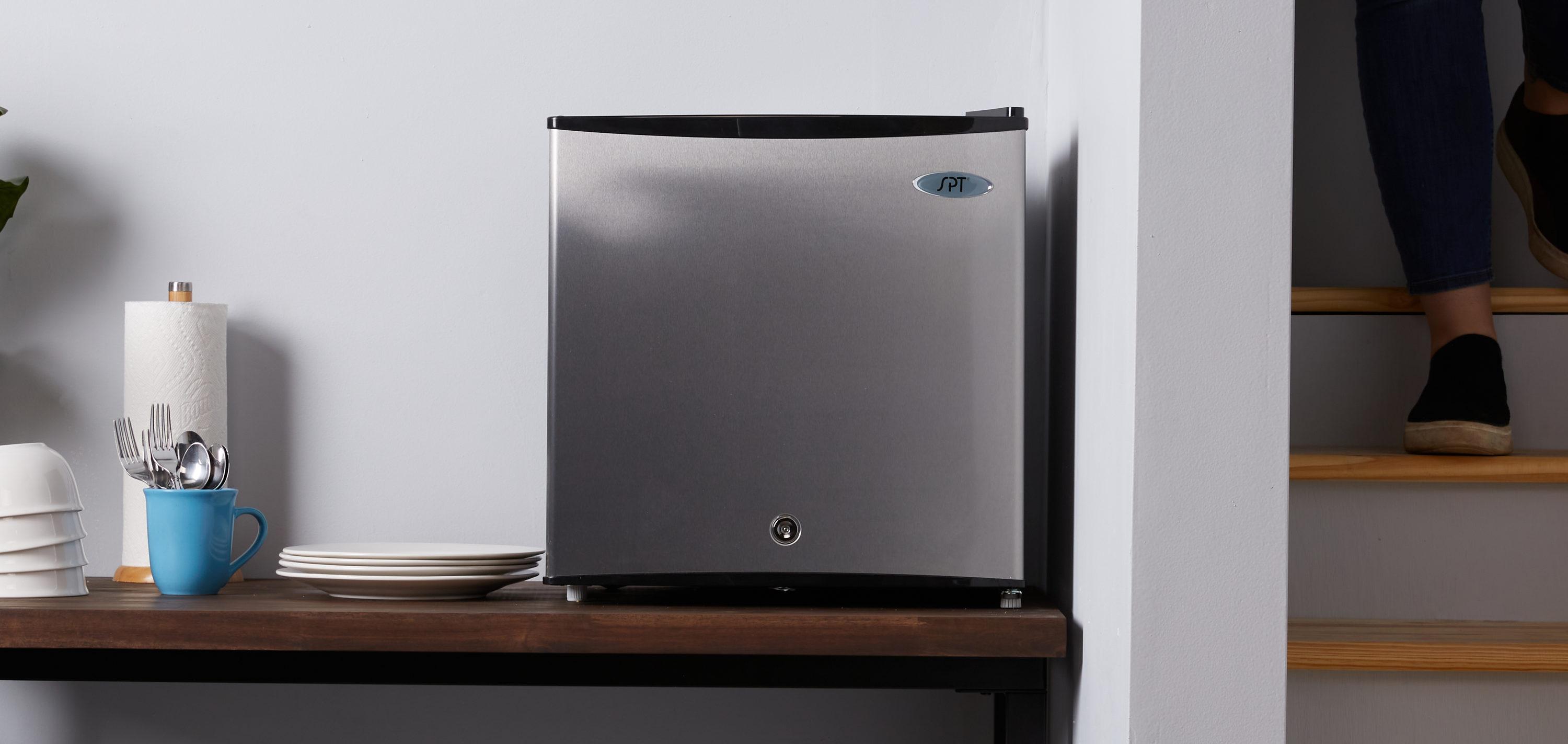Sunpentown 1.1 Cu. Ft. Standard Upright Freezer, Black