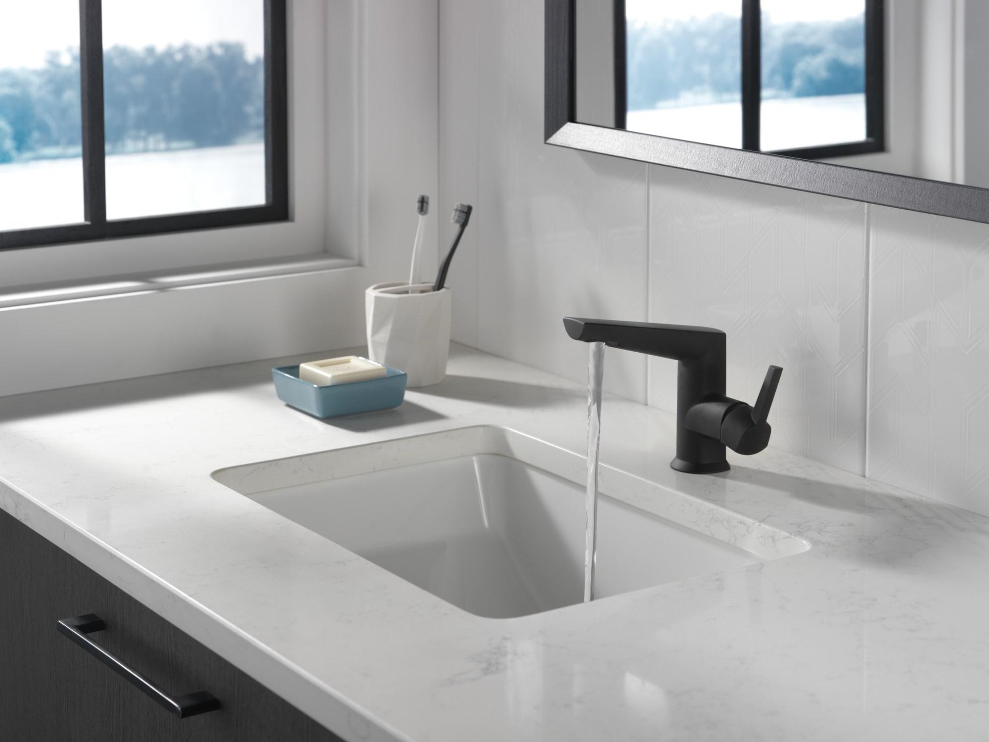 Galeon Single Hole Bathroom Faucet with Drain Assembly