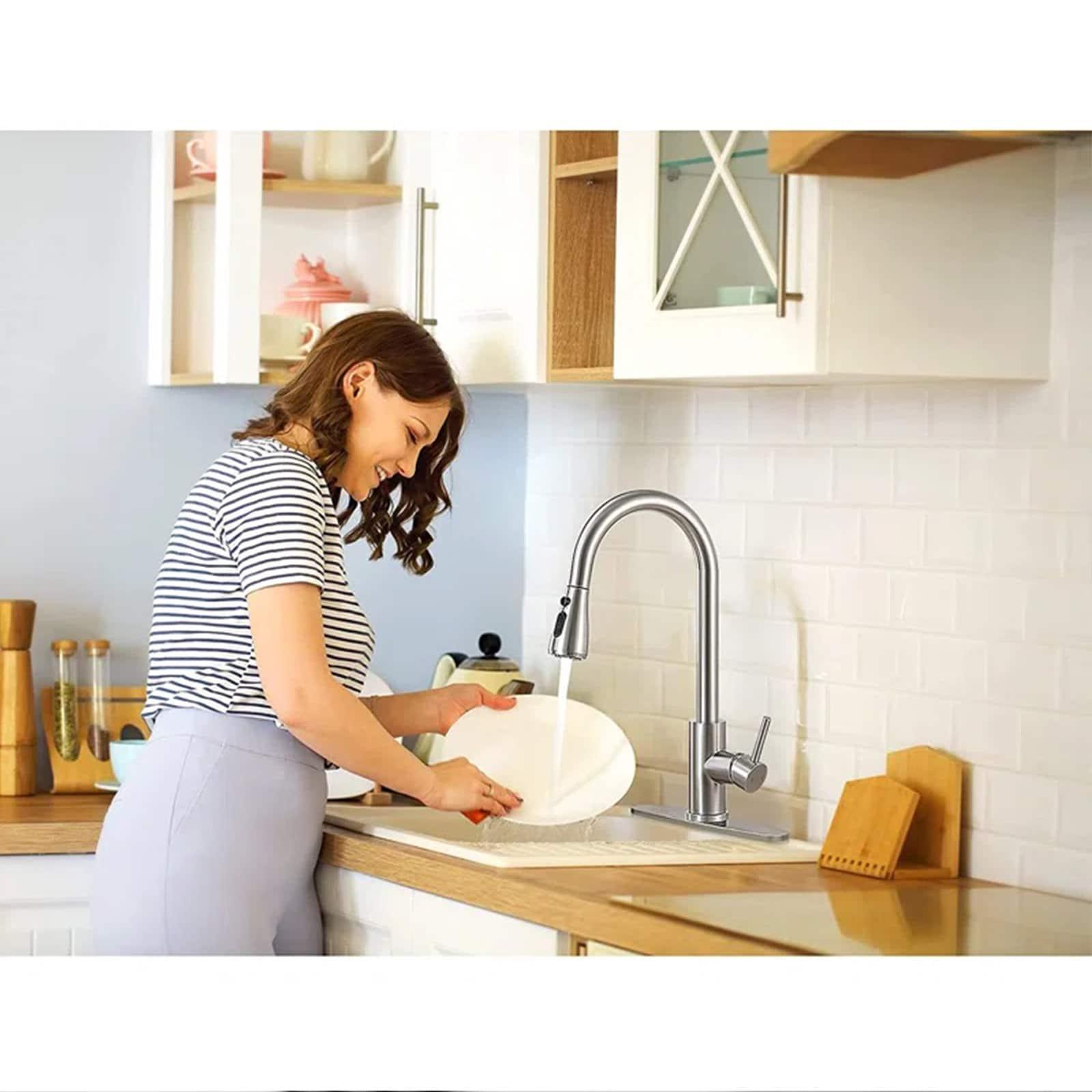 Single Handle Kitchen Faucet Pull Down Sprayer Kitchen Faucet with Deck Plate in Brushed Nickel