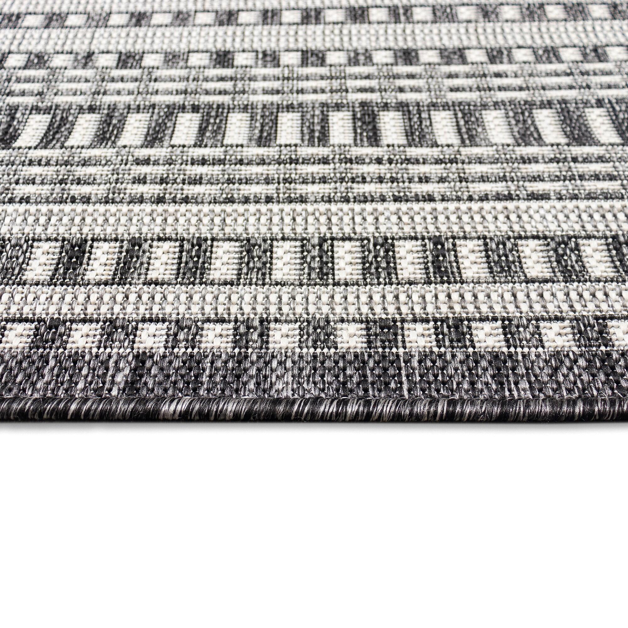 Liora Manne Malibu Etched Border Indoor/Outdoor Rug Charcoal 1'11" x 7'6"