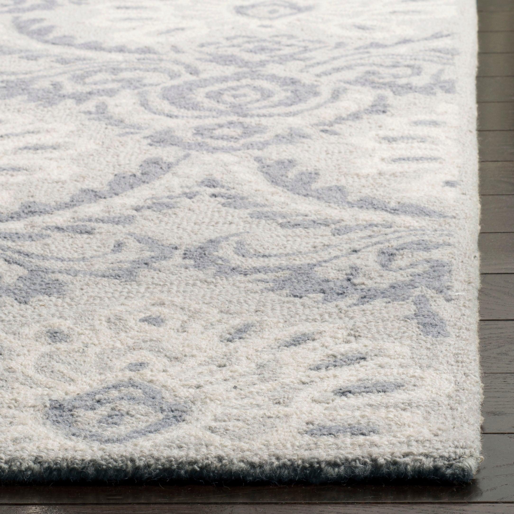 SAFAVIEH Blossom Travis Damask Wool Area Rug, Light Grey/Ivory, 4' x 6'