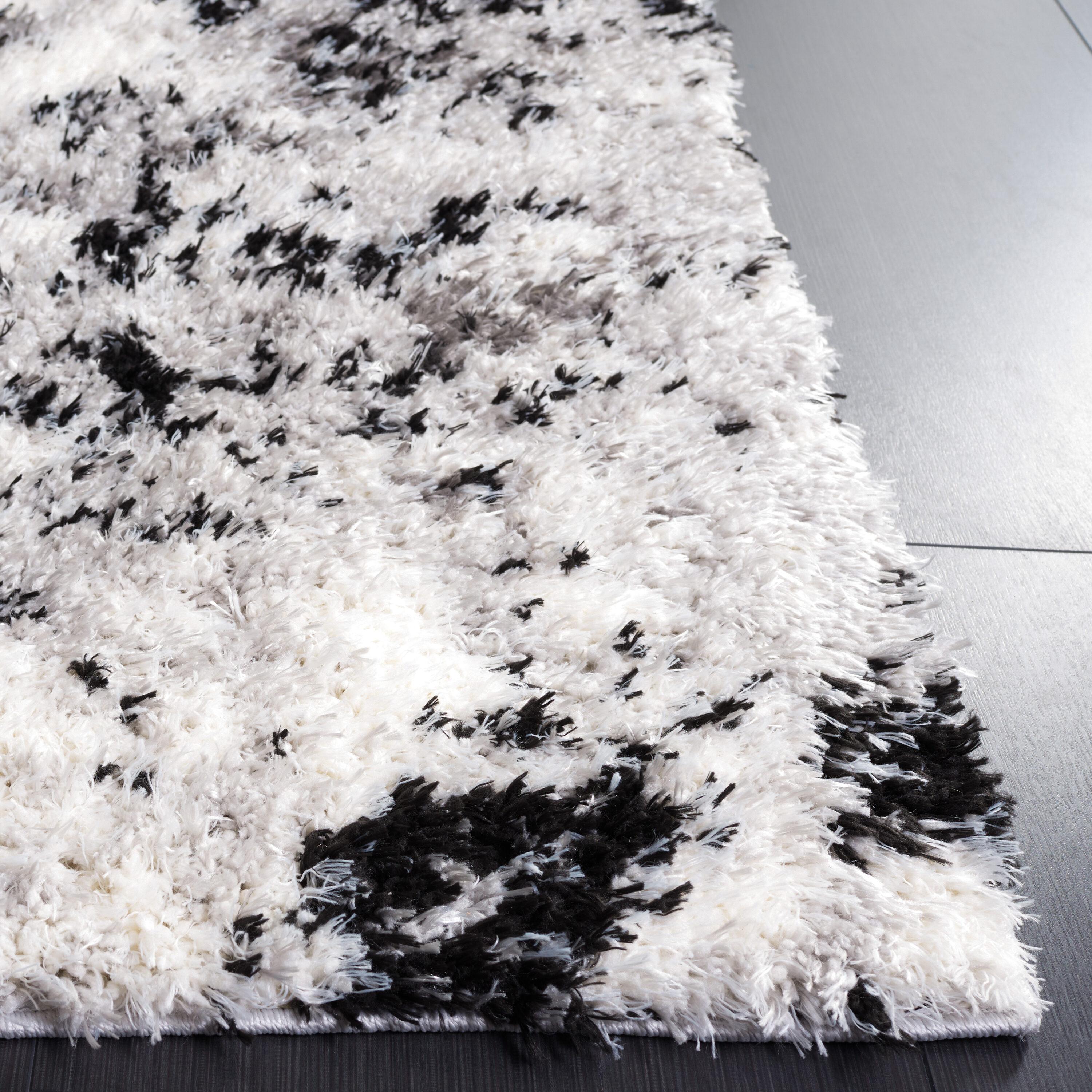 SAFAVIEH Lindsay Edna Distressed Polyester Shag Area Rug, Grey/Black Ivory, 5'3" x 7'6"