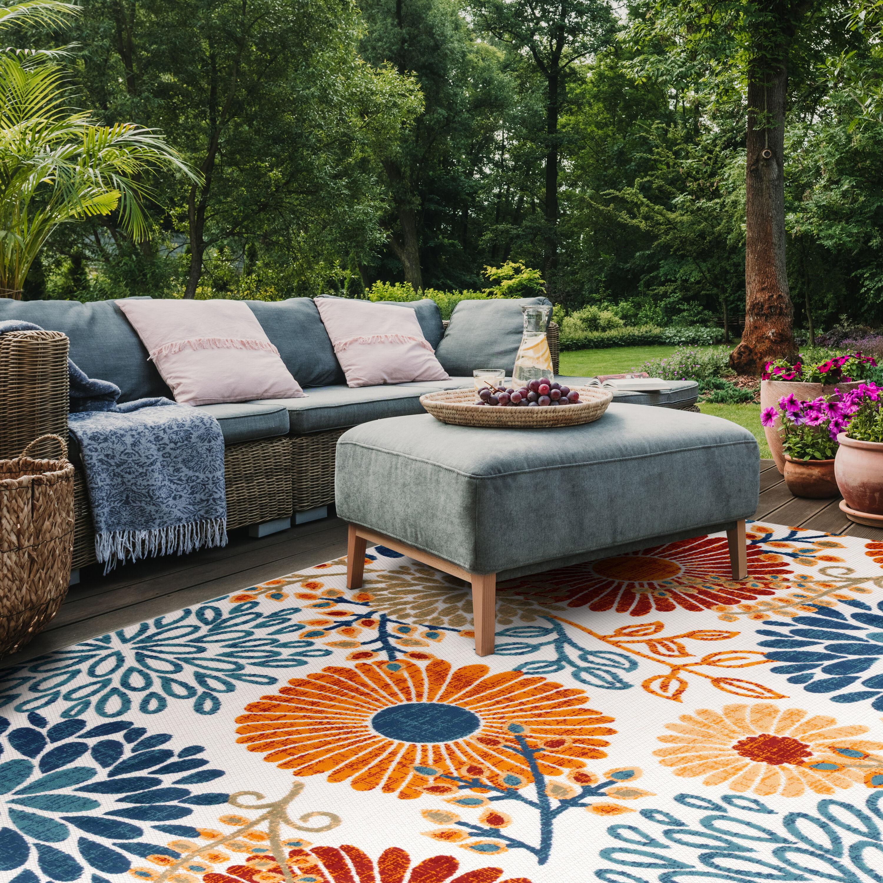 Cabana CBN832 Power Loomed Indoor/Outdoor Area Rug - Creme/Red - 5'3"x5'3" - Safavieh