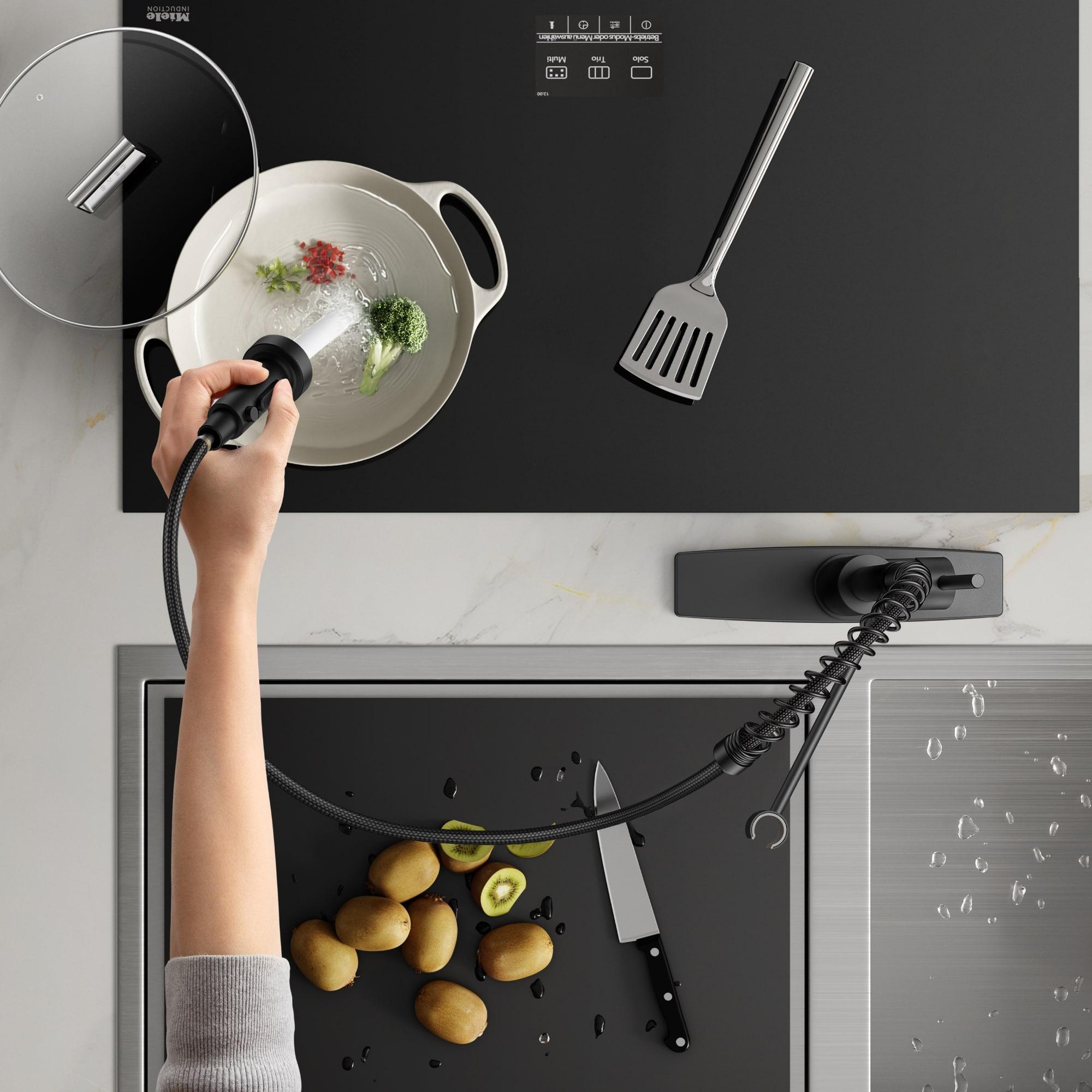 Single Handle Kitchen Faucet with Pull Down Function Sprayer Kitchen Sink Faucet with Deck Plate in Matte Black