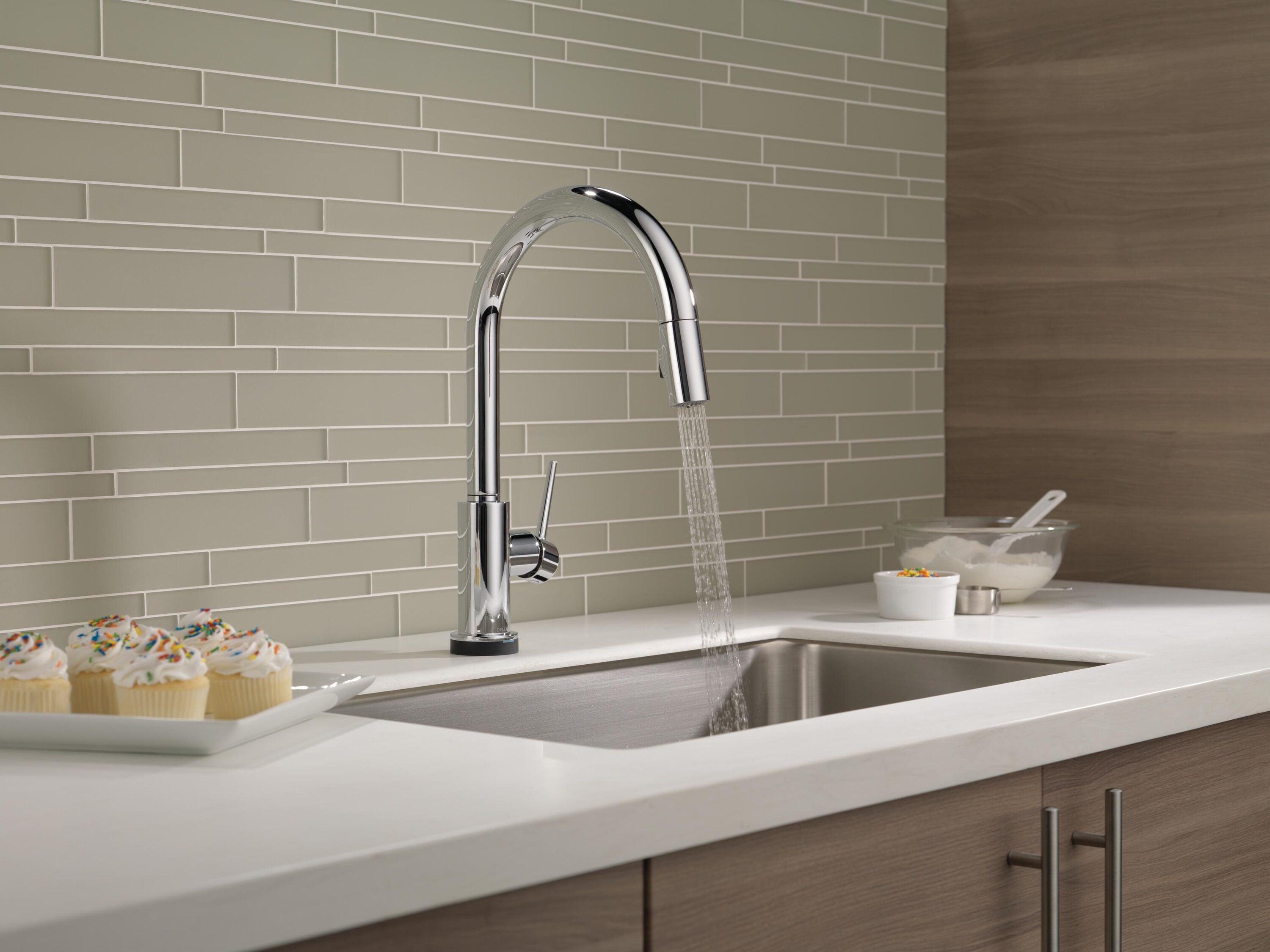 Chrome Single-Handle Pull-Down Kitchen Faucet with Touch Technology