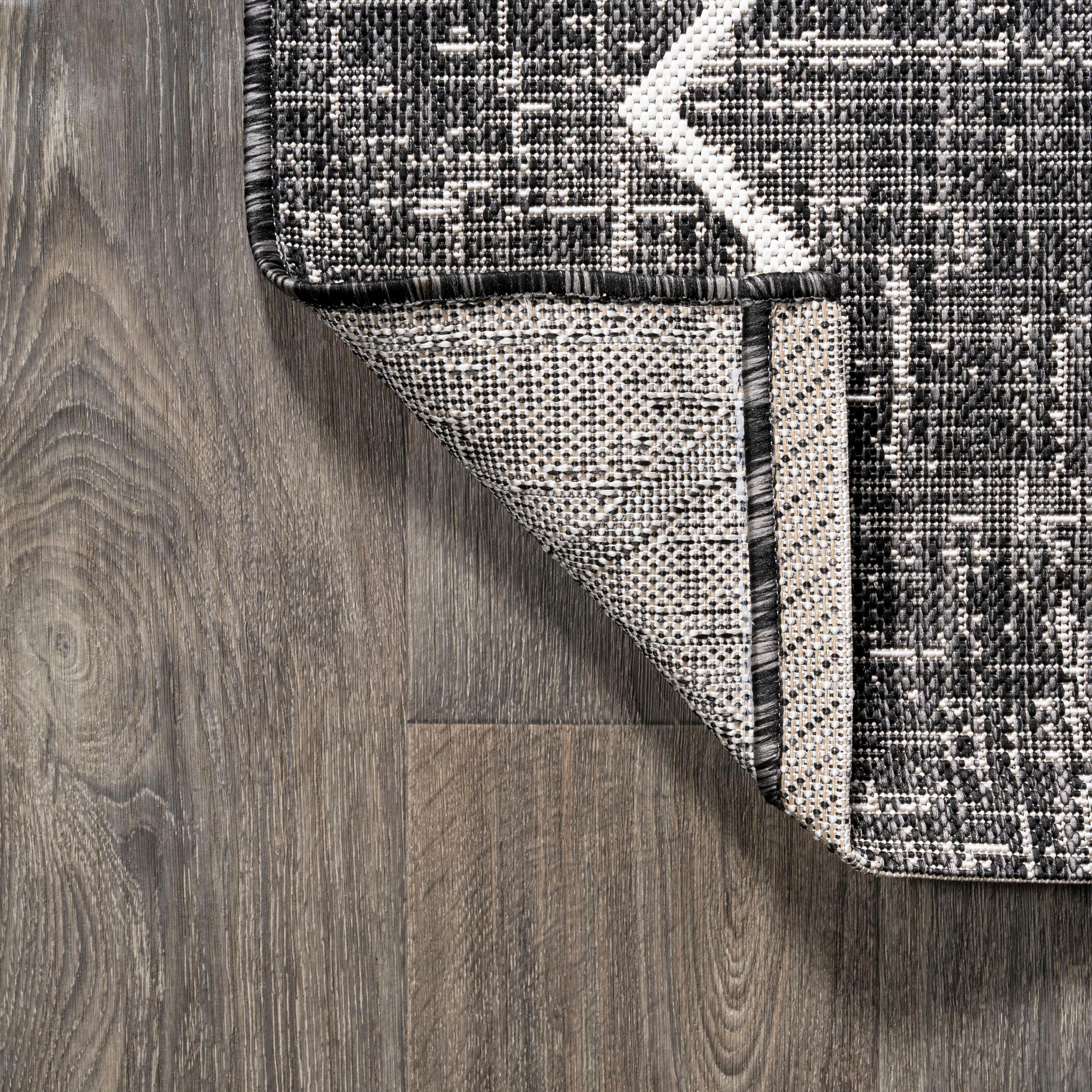 2'x10' Carwa  Diamond Trellis Indoor/Outdoor Runner Rug, Black/Ivory - JONATHAN Y