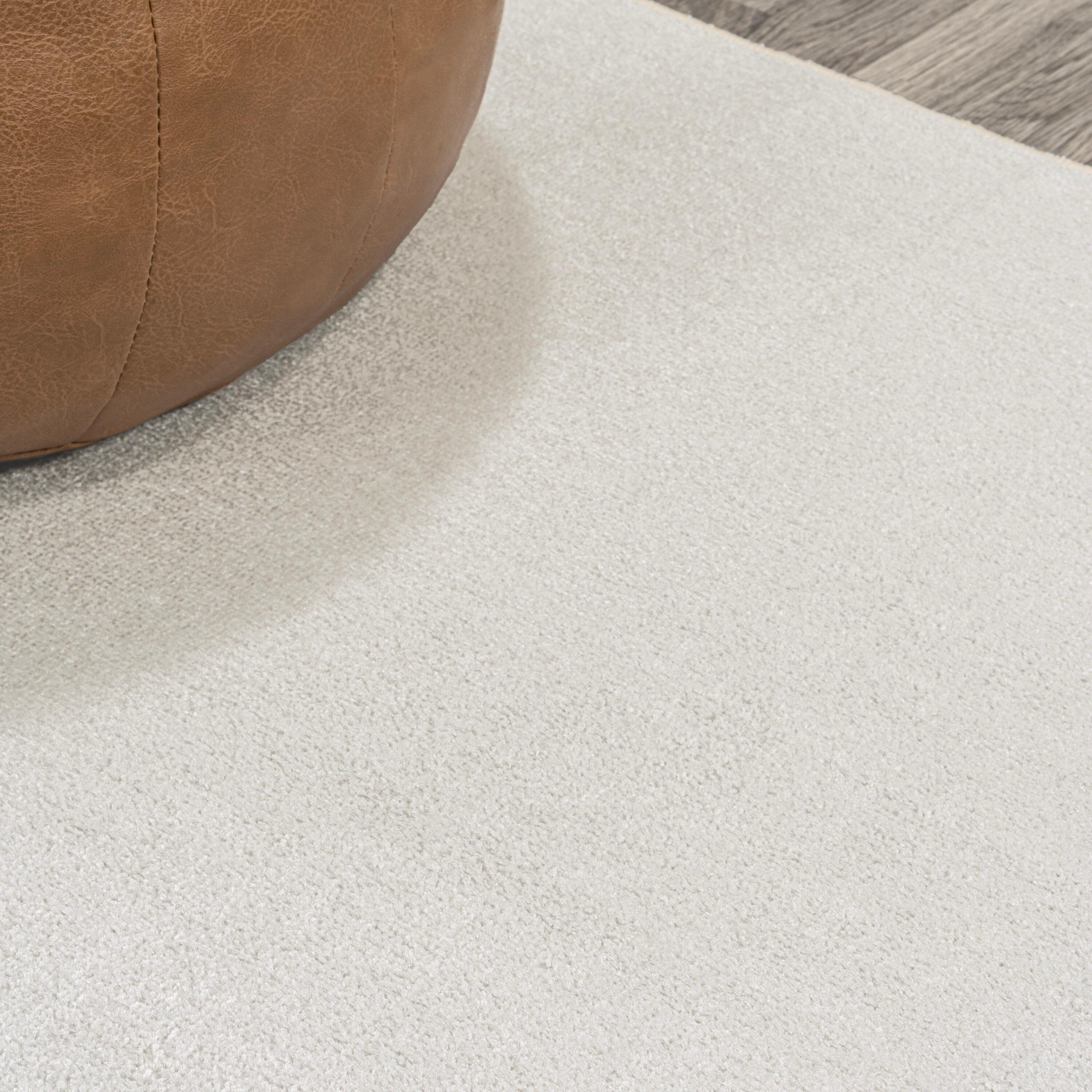 JONATHAN Y Twyla Classic Solid Low-Pile Machine-Washable Cream 4 ft. x 6 ft. Area Rug