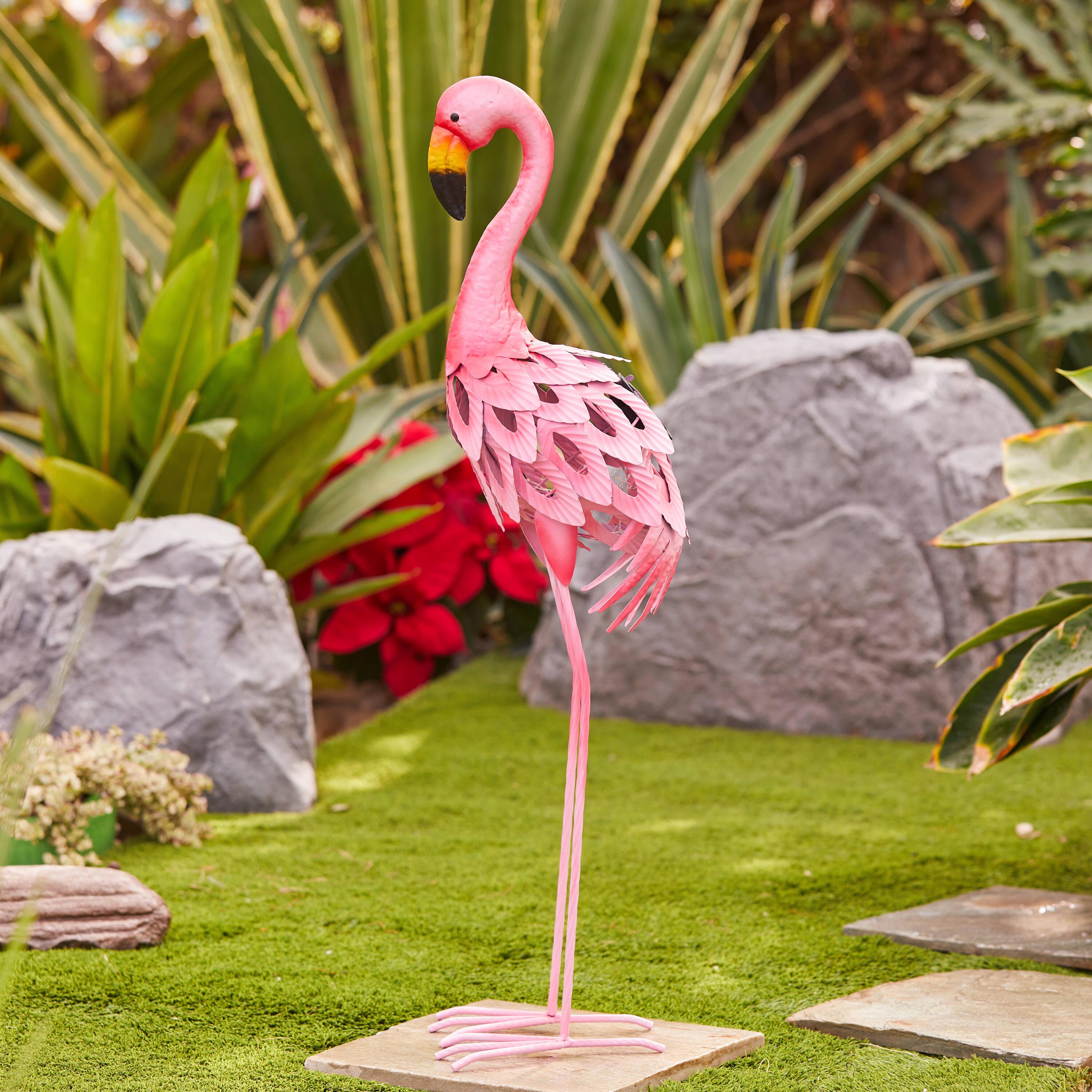 LuxenHome Flamingo Garden Statues,34-Inch H Pink Flamingo Outdoor Metal Garden Statue,Flamingo Ornament Bird Decor,Flamingos Sculptures for Porch Yard Home Decor with Solar Powered Lights