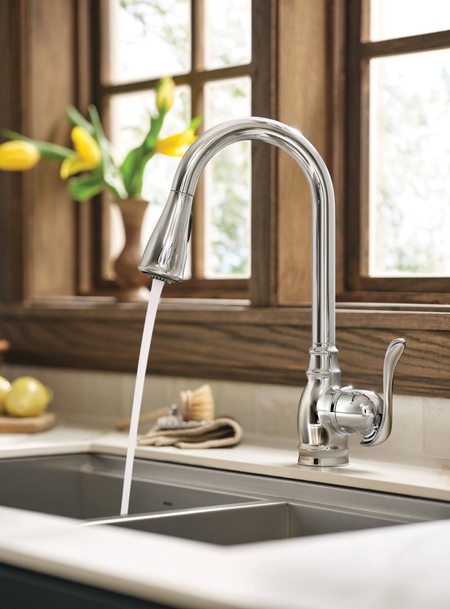 Moen Anabelle Chrome Single Handle Deck-mount Pull-down Kitchen Faucet with Sprayer ( Deck Plate Included ) (Soap Dispenser Included)