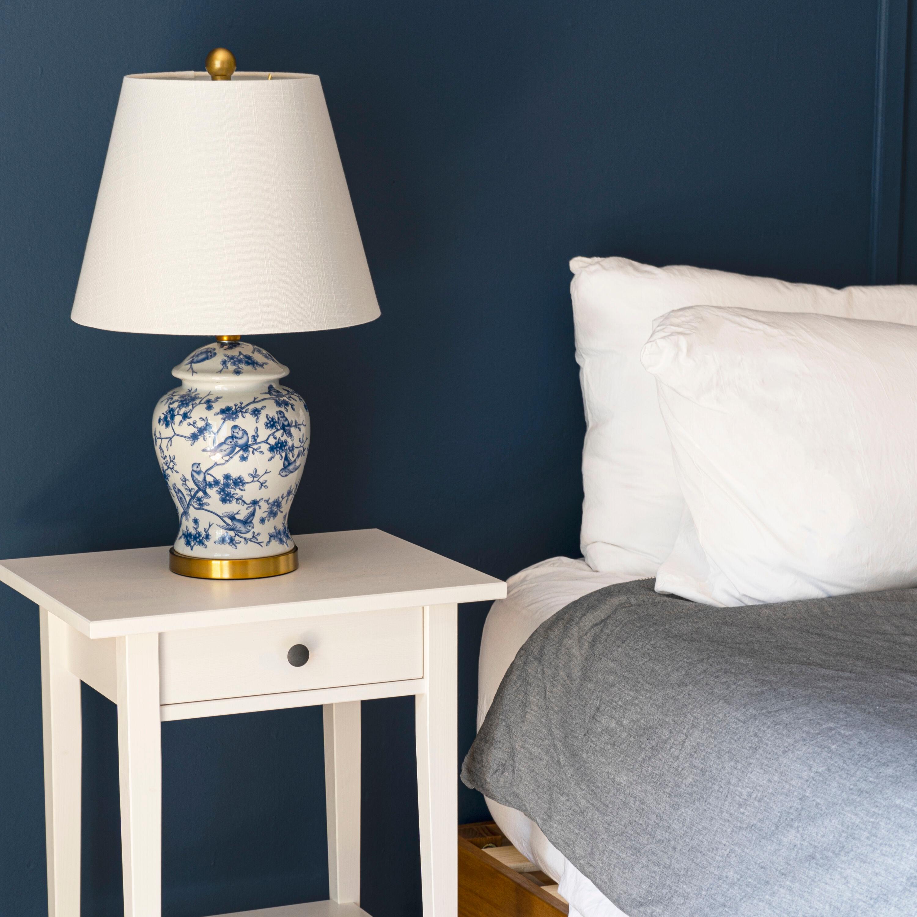 JONATHAN Y Penelope 22" French Country Cottage Ceramic/Iron Chinoiserie Ginger Jar LED Table Lamp, Navy/White