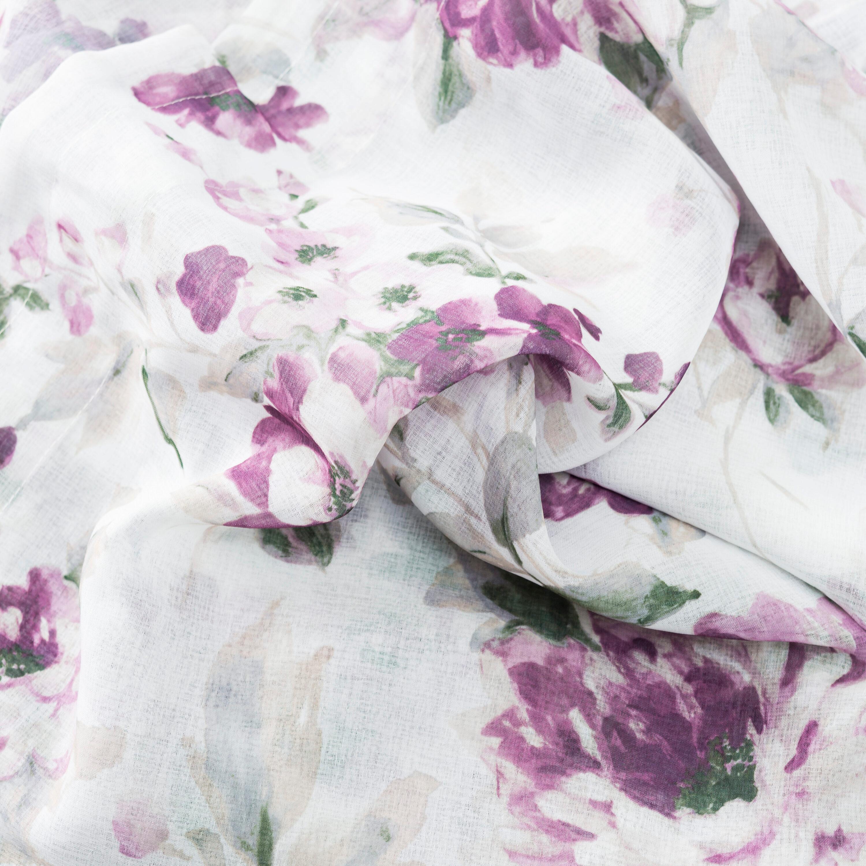 Ricardo Whimsical Sheer Rod Pocket Panel 54x84 Berry