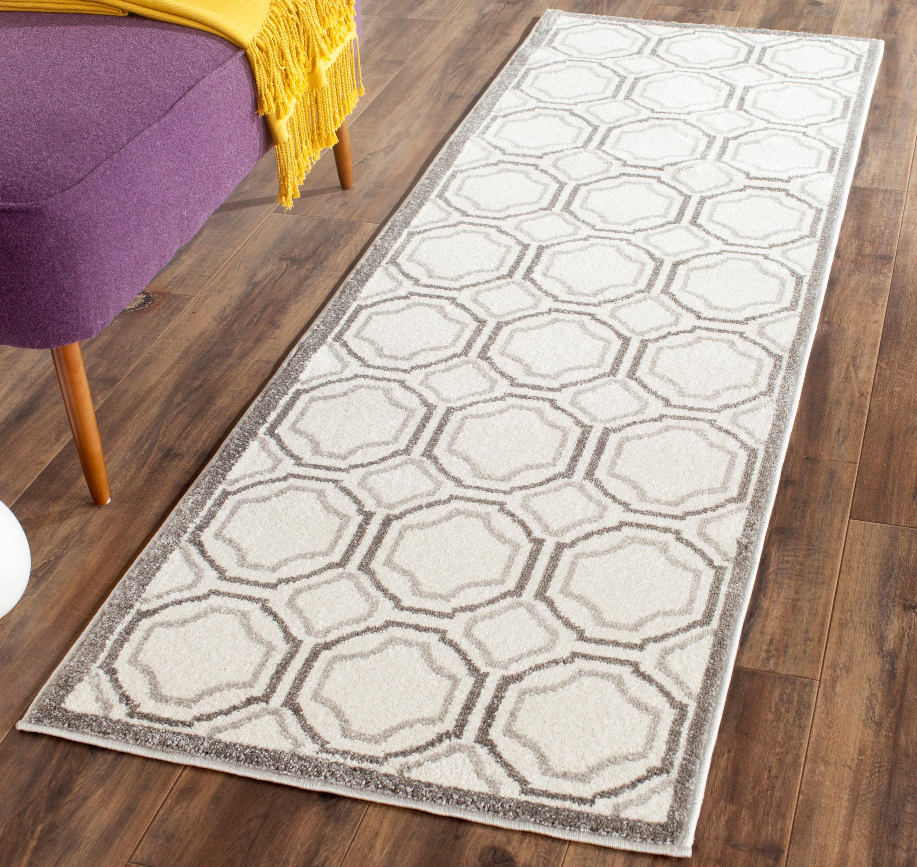 Amherst AMT411 Power Loomed Runner Rug - Ivory/Light Grey - 2'3"x11' - Safavieh.