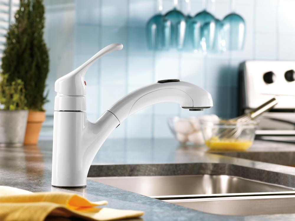 MOEN Renzo Spot Resist Stainless 9 in. H Pull Out Sprayer Kitchen Faucet with 360° Spout Swivel and PowerClean