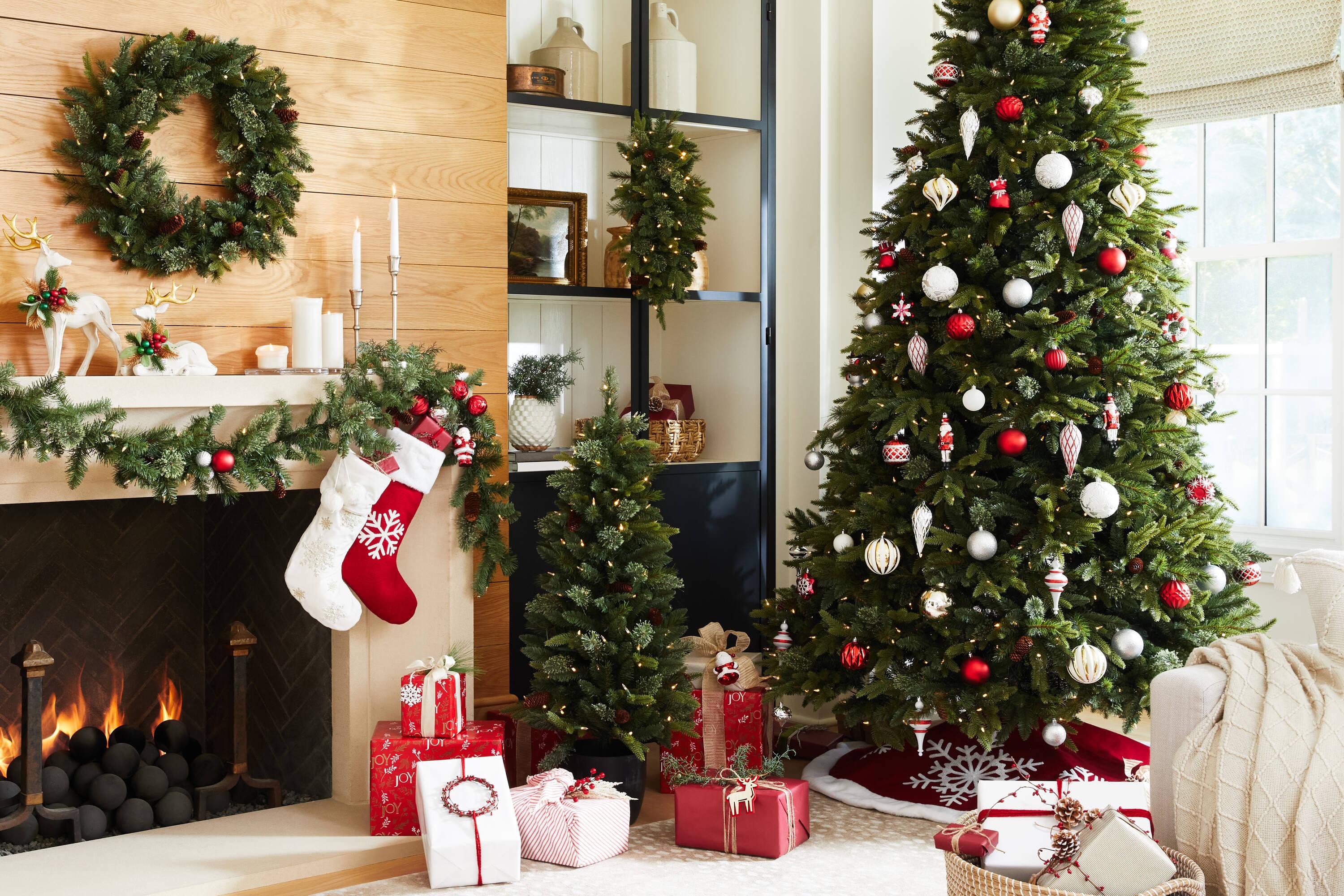 9’ Pre-Lit LED Greenery Garland