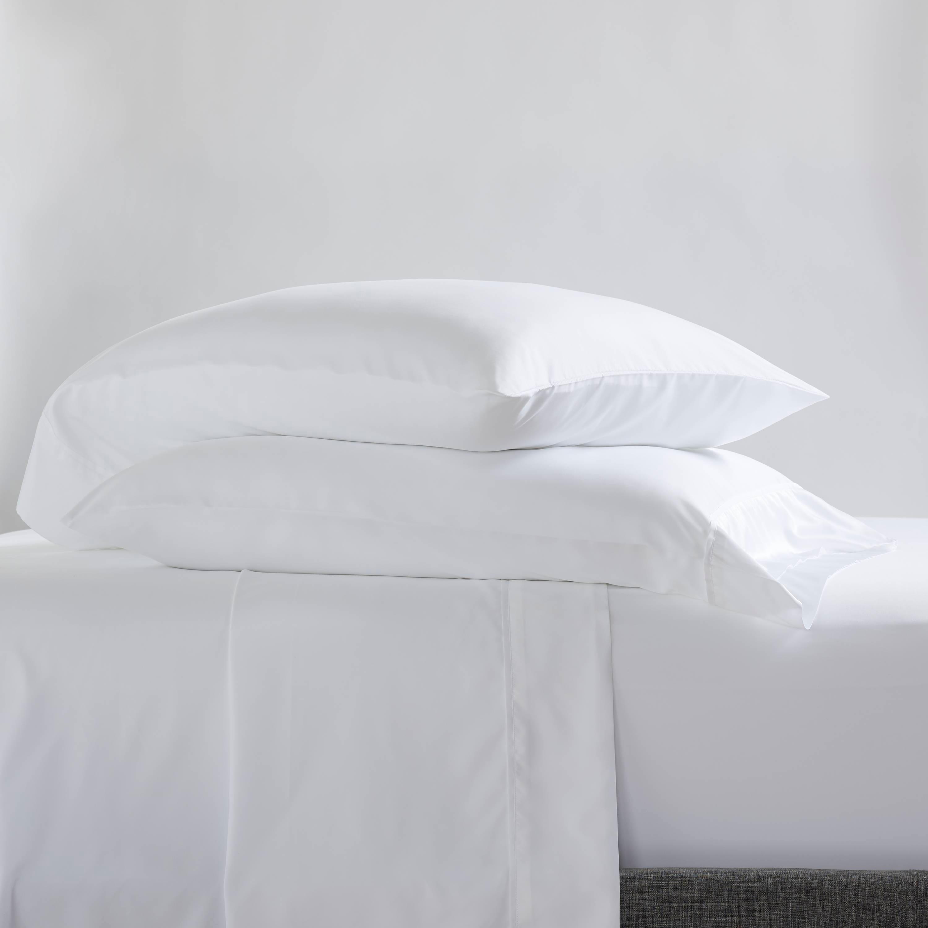 Classic White California King 7-Piece Polyester Bedding Set