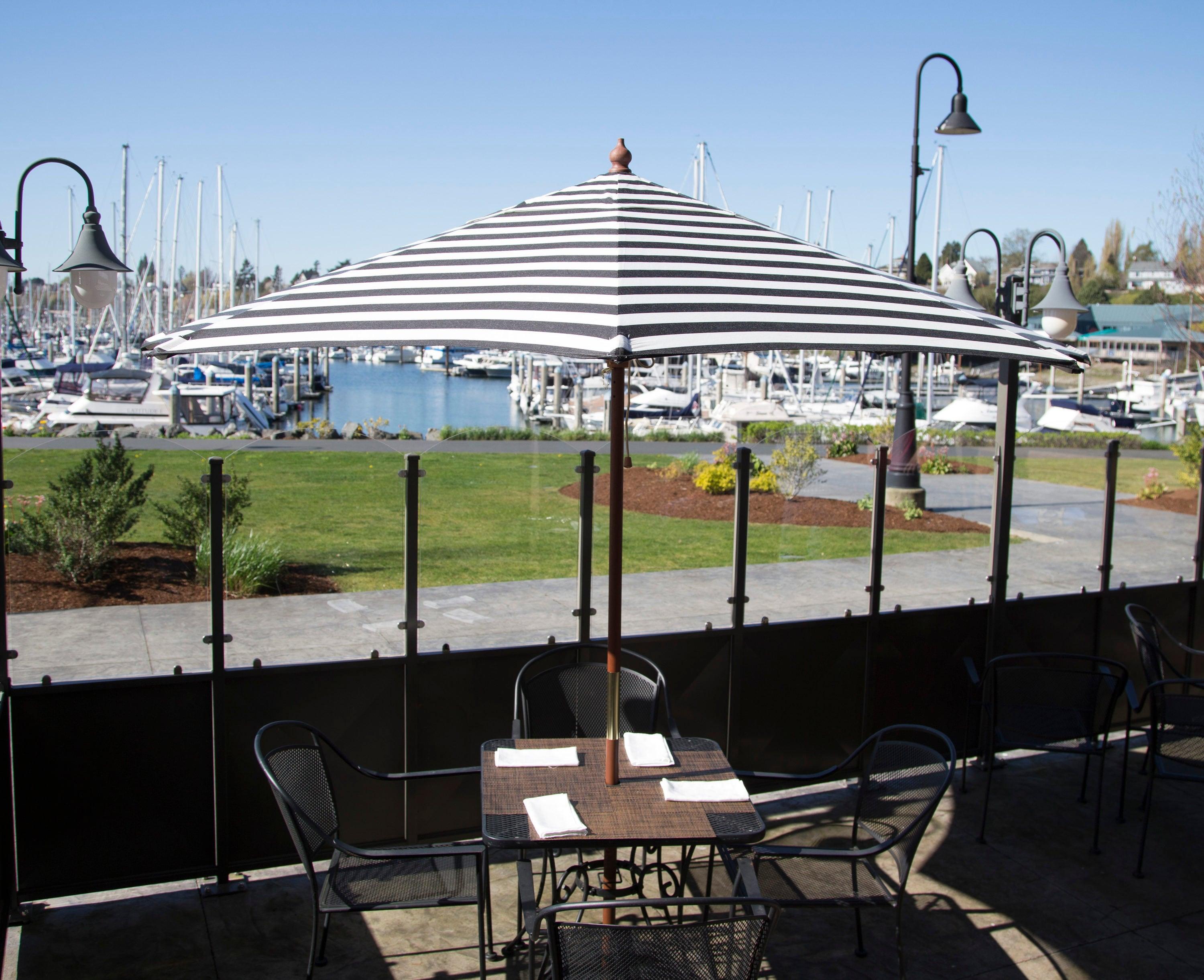 Heininger Holdings LLC 9' Classic Wood Market Umbrella