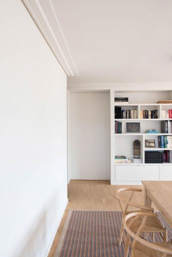 Orac Decor 8-1/2 in x 1-5/8 in x 78-3/4 in Primed White Plain Polyurethane Crown Moulding