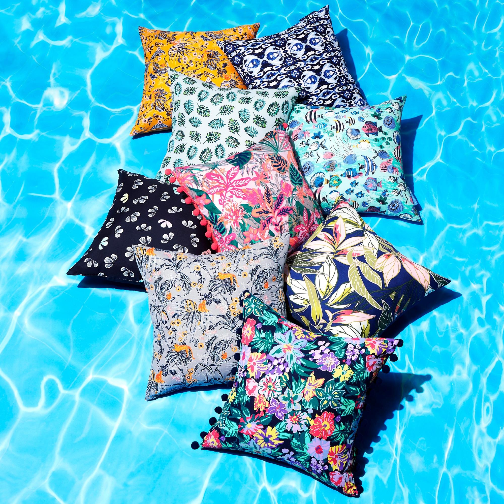 Vera Bradley Vera Bradley Island Outdoor Square Pillow Cover & Insert (Set of 2)