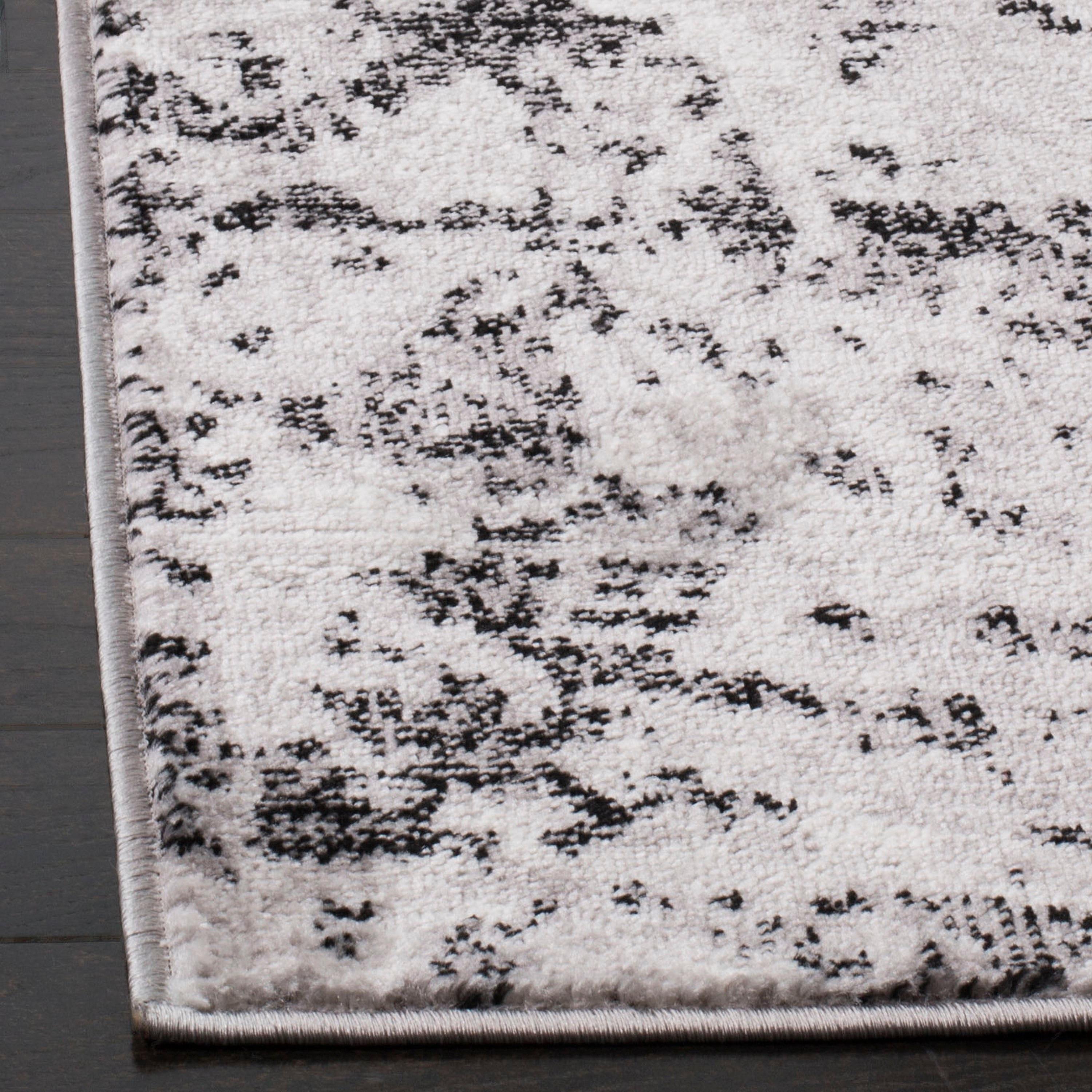 Skyler SKY186 Power Loomed Indoor Area Rug - Charcoal/Ivory - 5'1"x7'6" - Safavieh