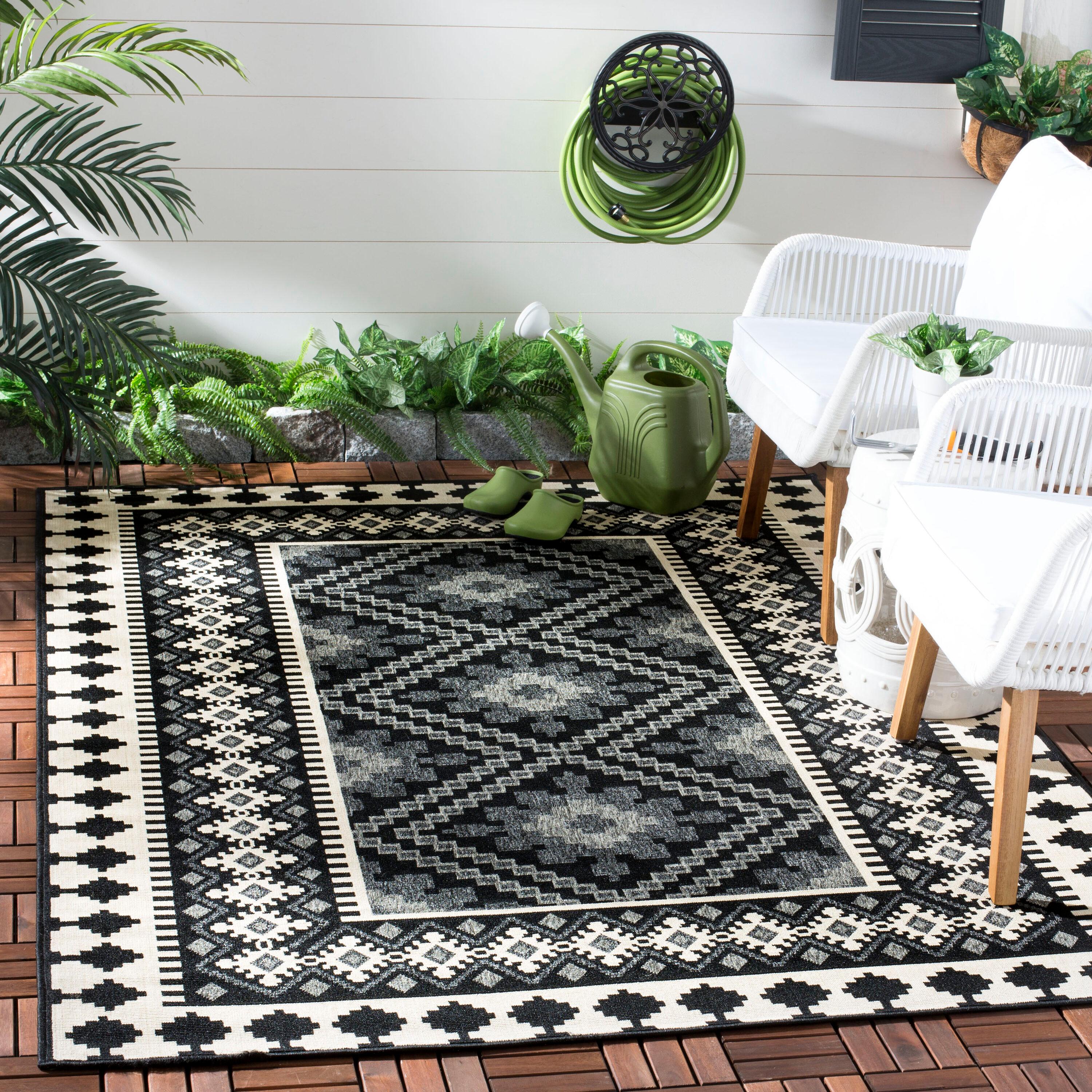 Veranda VER099 Power Loomed Indoor and Outdoor Area Rug - Black/Creme - 5'3"x7'7" - Safavieh.