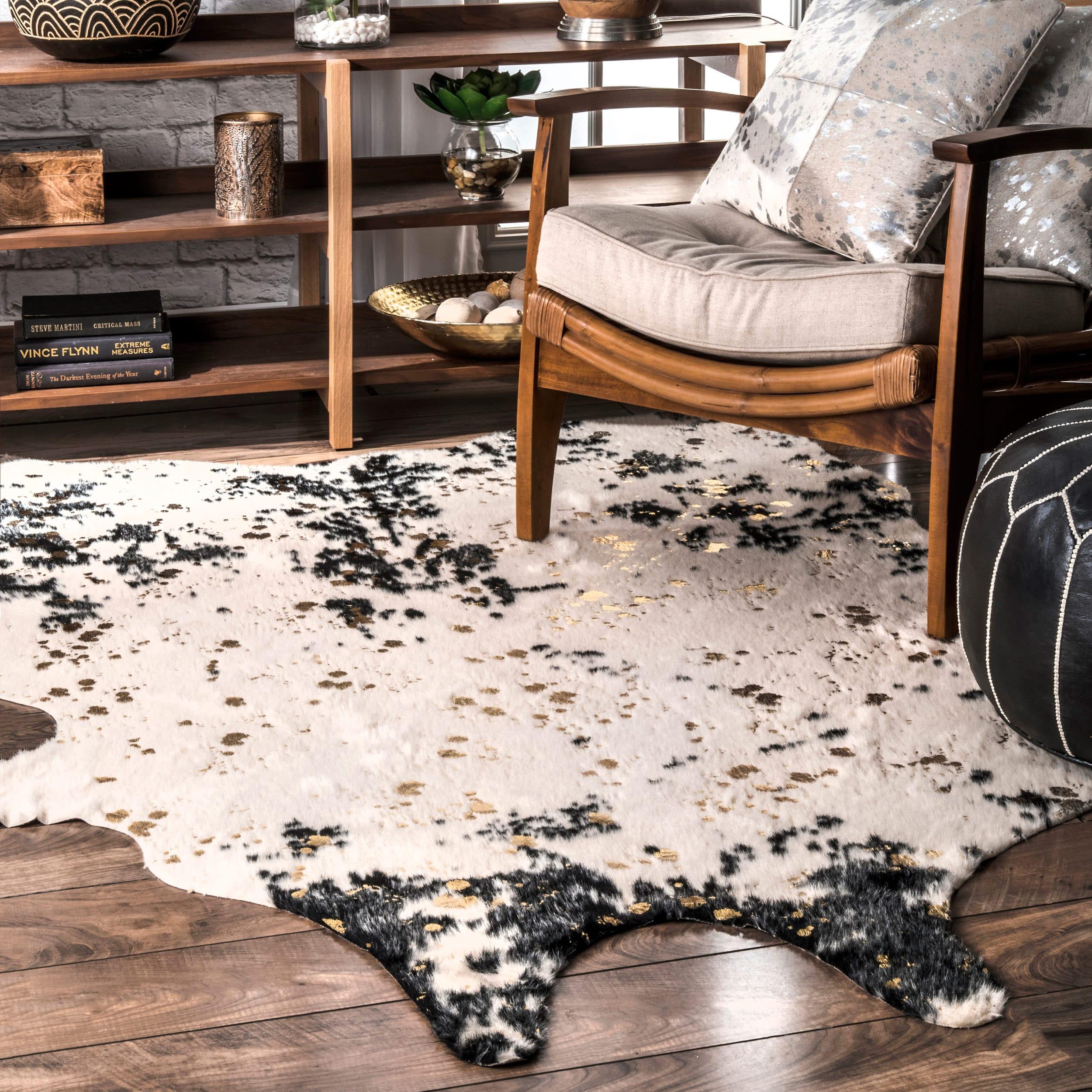 Chehalis Contemporary Faux Cowhide Power Loom Black/Gold Rug