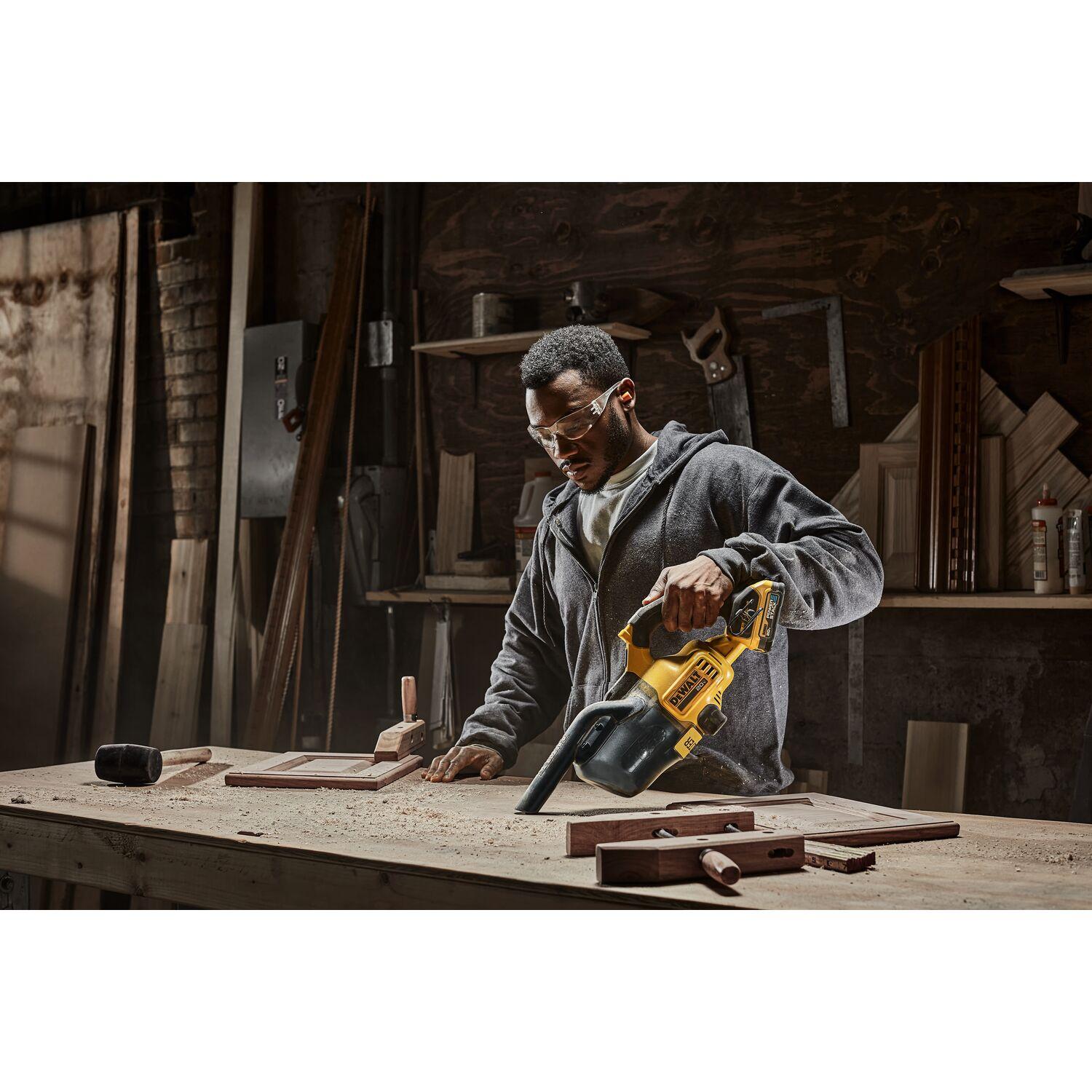 DEWALT 20V Cordless Vacuum Cleaner - Easy Empty Canister