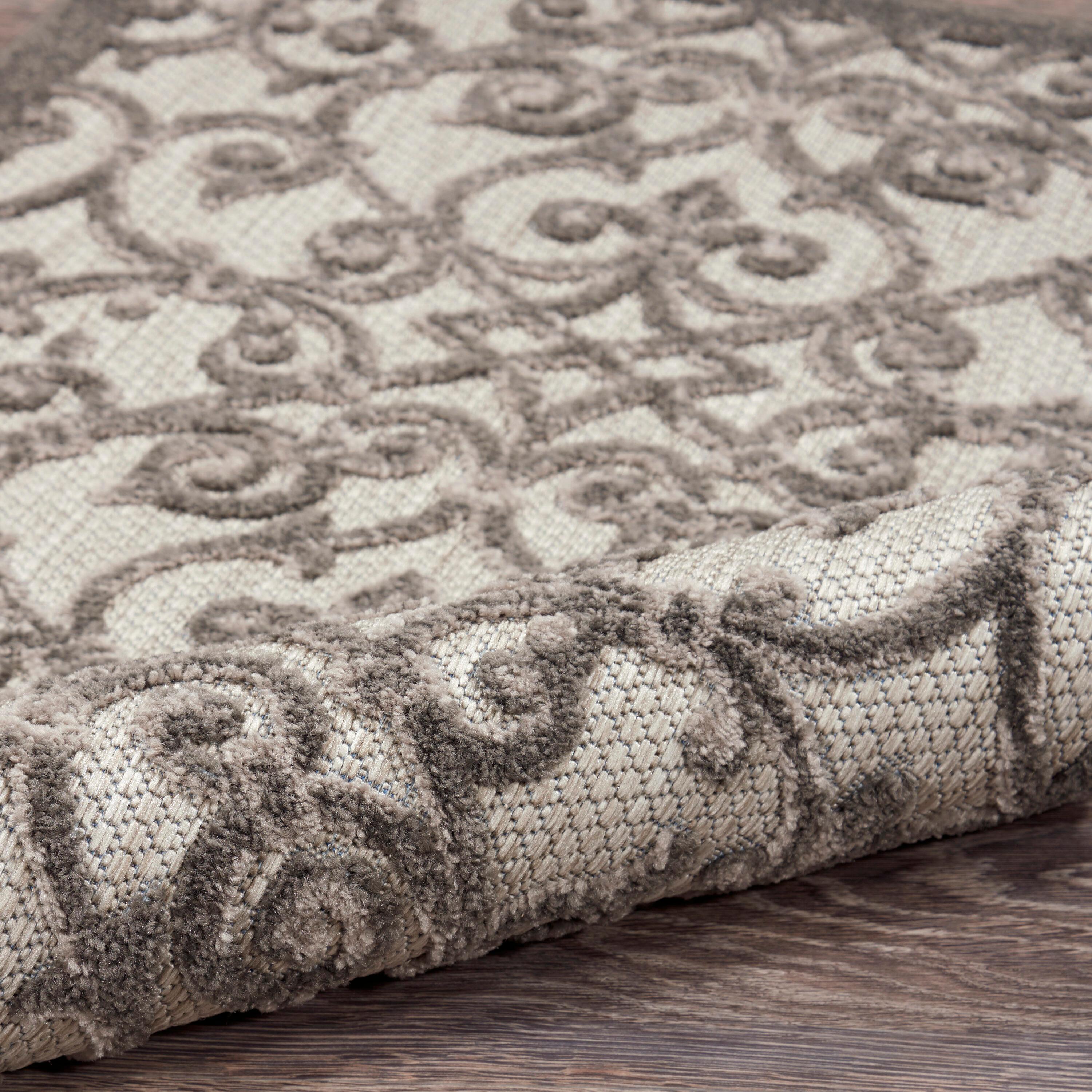 Lark Manor™ Isalia Floral Indoor / Outdoor Rug