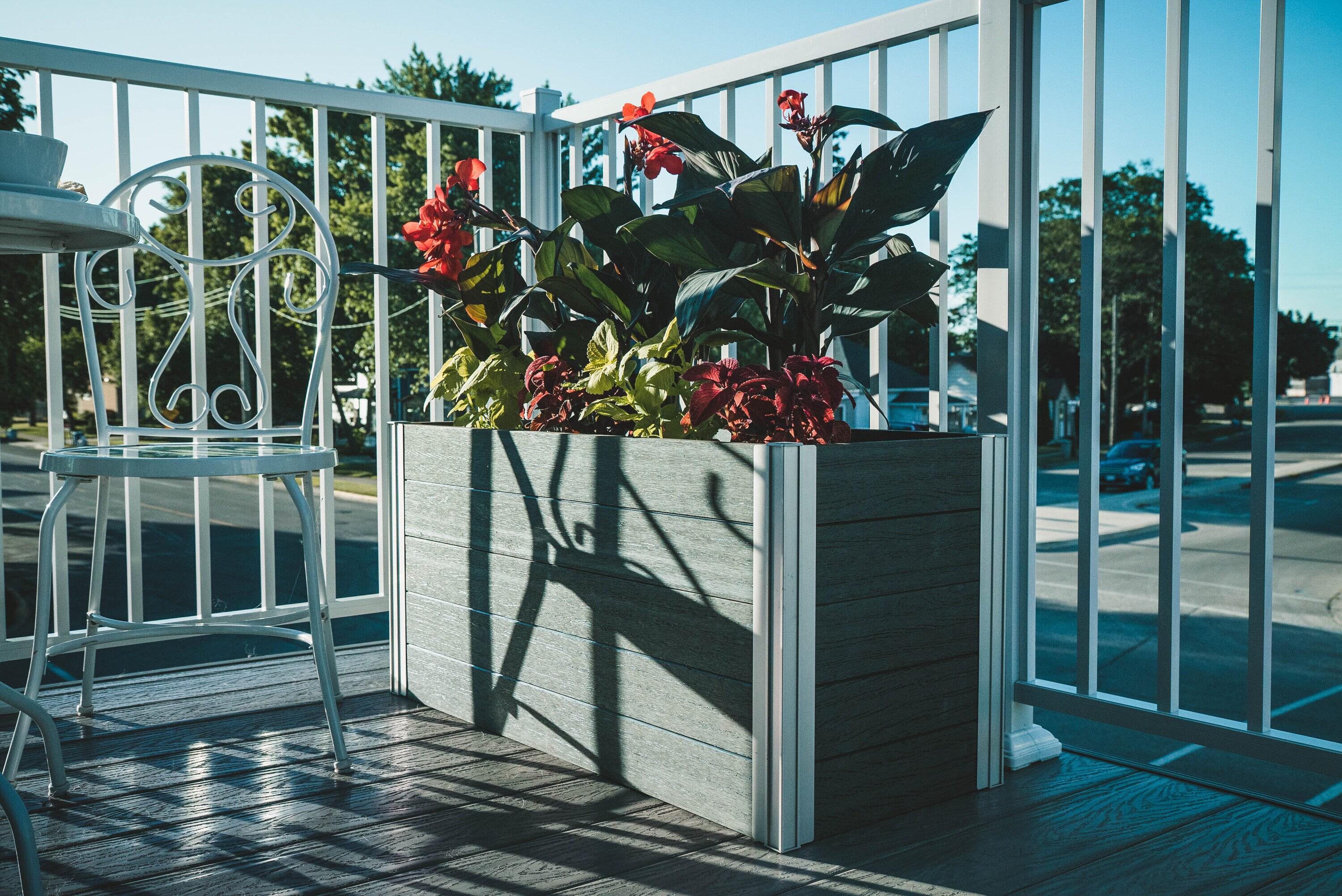 Urbana Planter Box