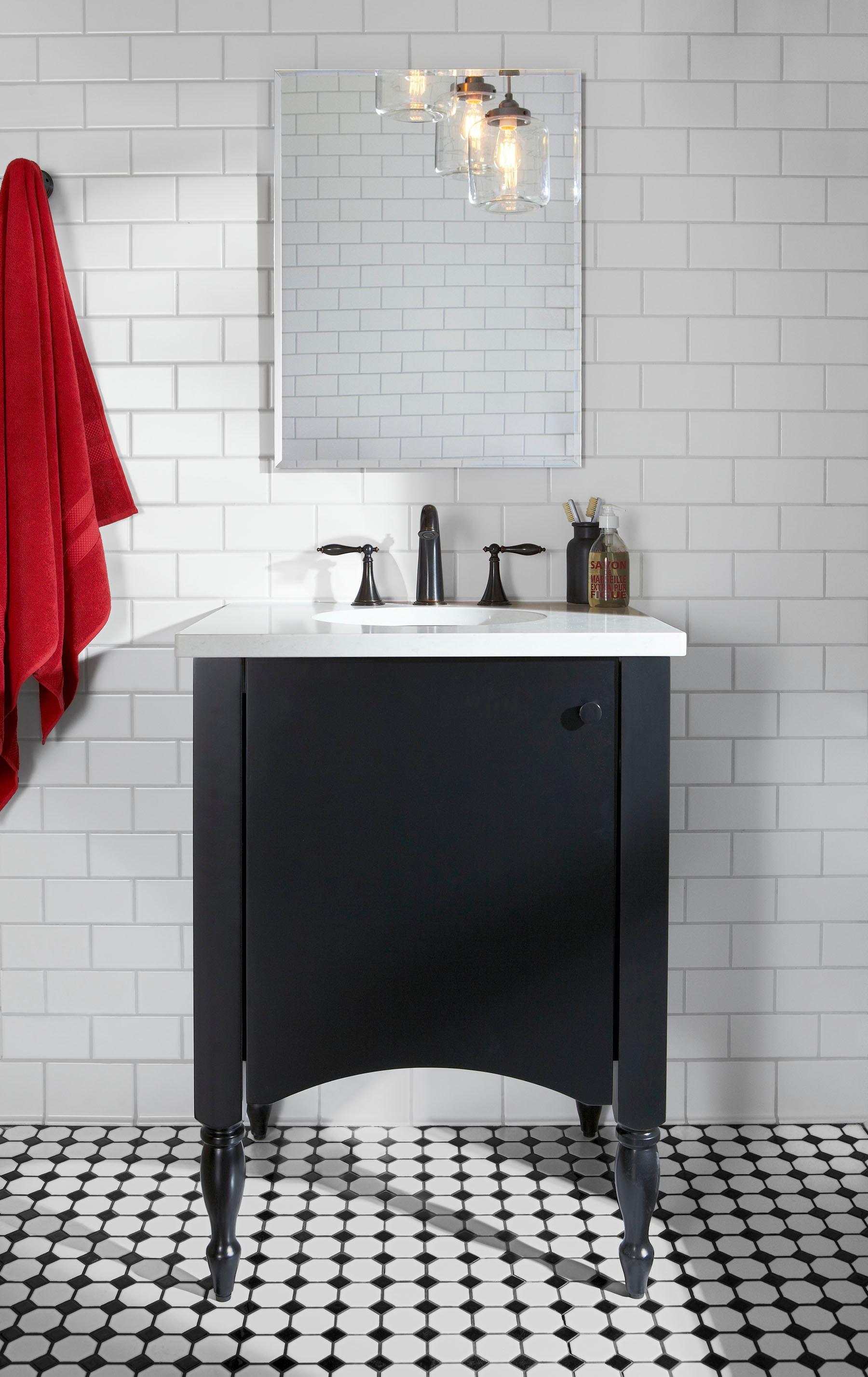 Verticyl Ceramic Vitreous China Circular Undermount Bathroom Sink with Overflow