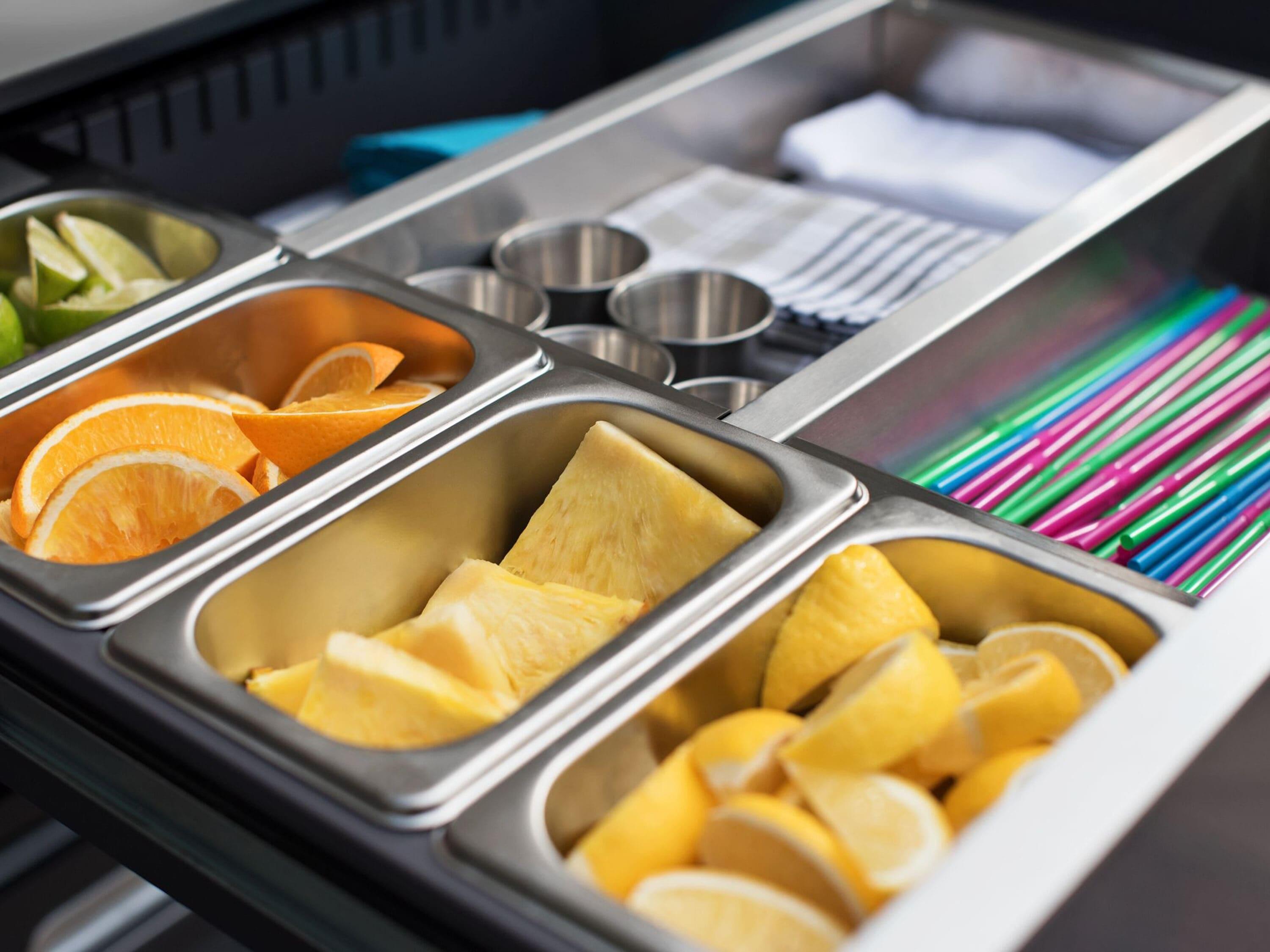 Outdoor Kitchen Aluminum 5 Piece Cabinet Set with 40 in. Liquid Propane Gas Performance Grill