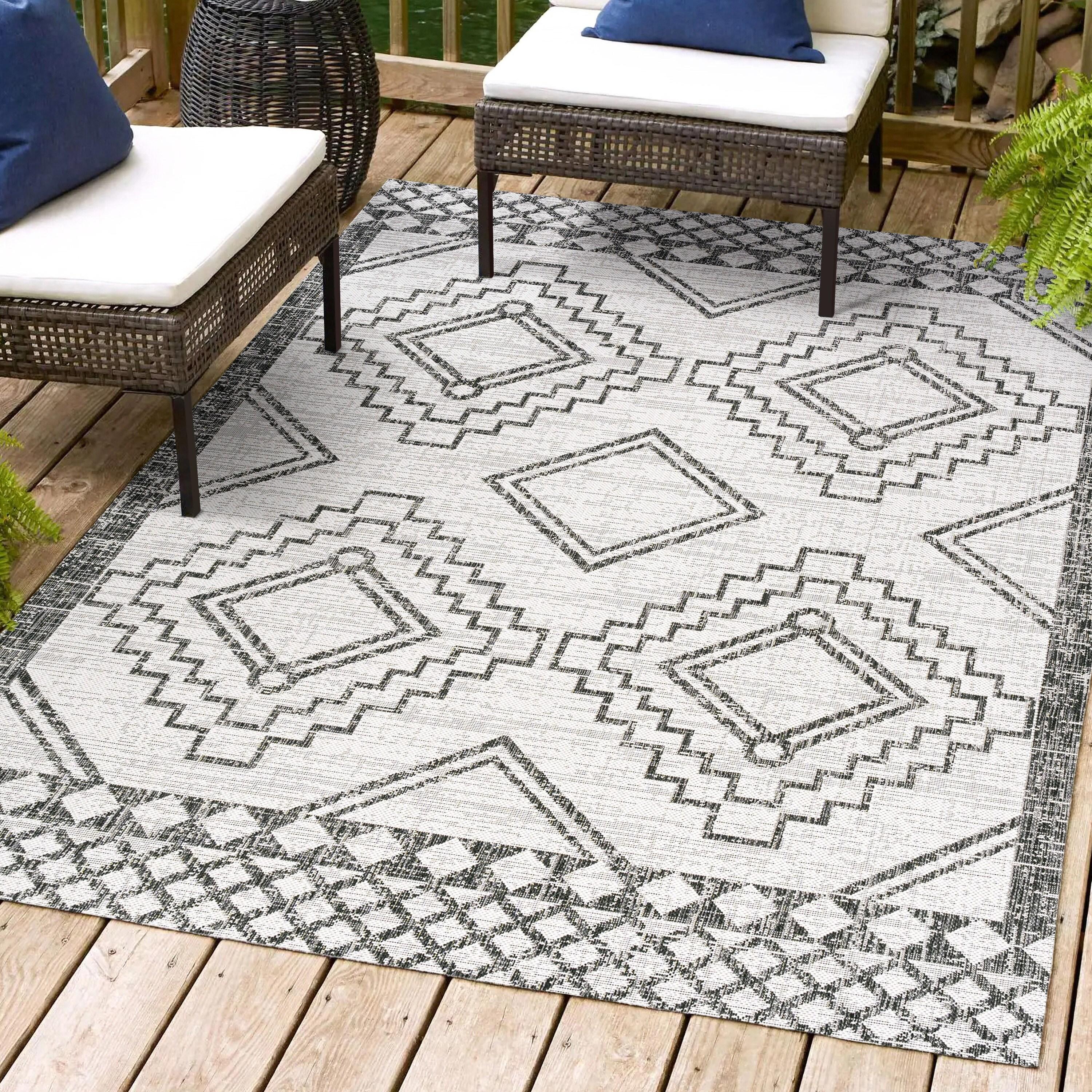 3'x5' Marokko Diamond  Medallion Indoor/Outdoor Area Rug, Ivory/Black - JONATHAN Y