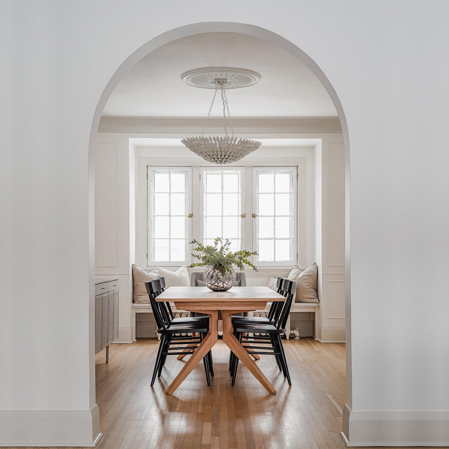 Crystorama Lighting - Broche - Eight Light Large Chandelier in Traditional and