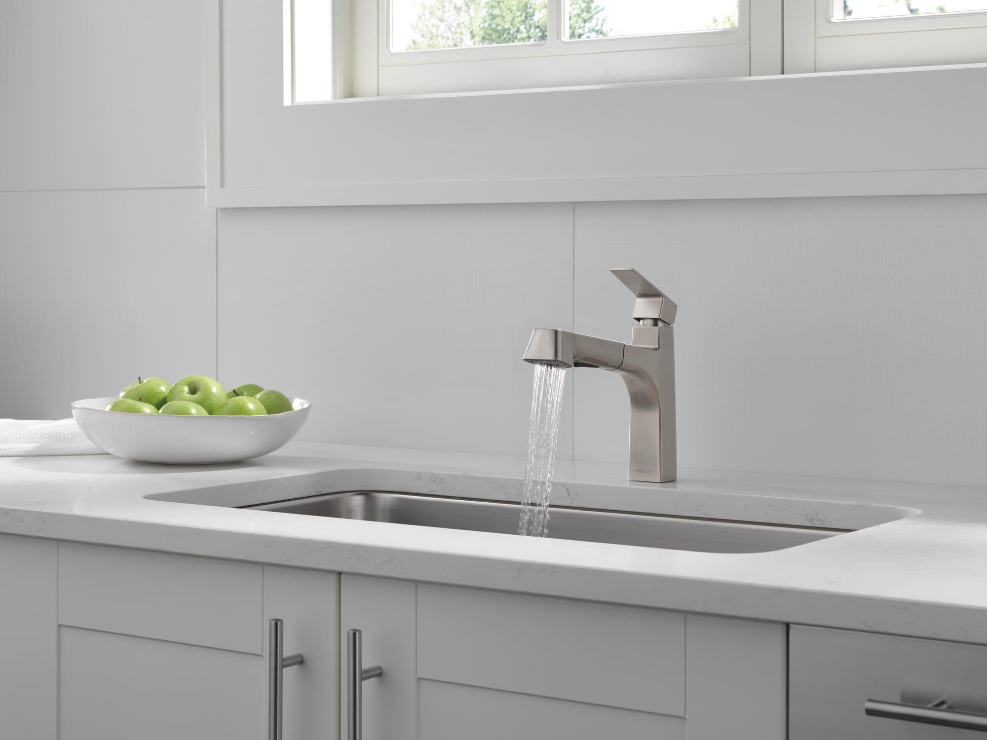 Peerless Faucets Xander Pull Out Kitchen Faucet