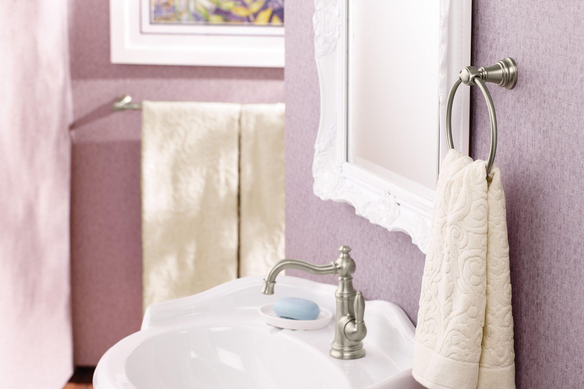 Weymouth Single Hole Bathroom Faucet With Drain Assembly