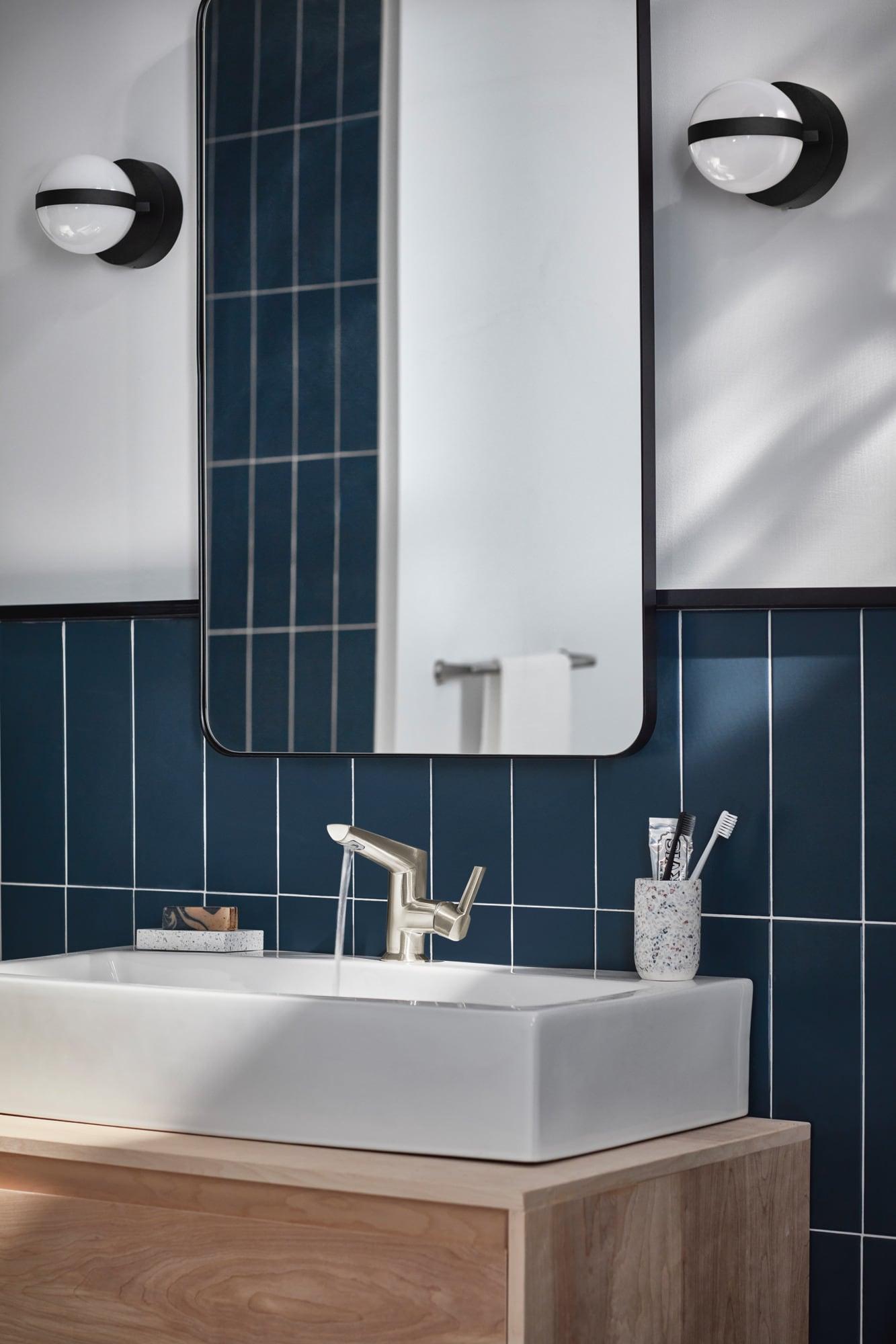 Galeon Single Hole Bathroom Faucet with Drain Assembly