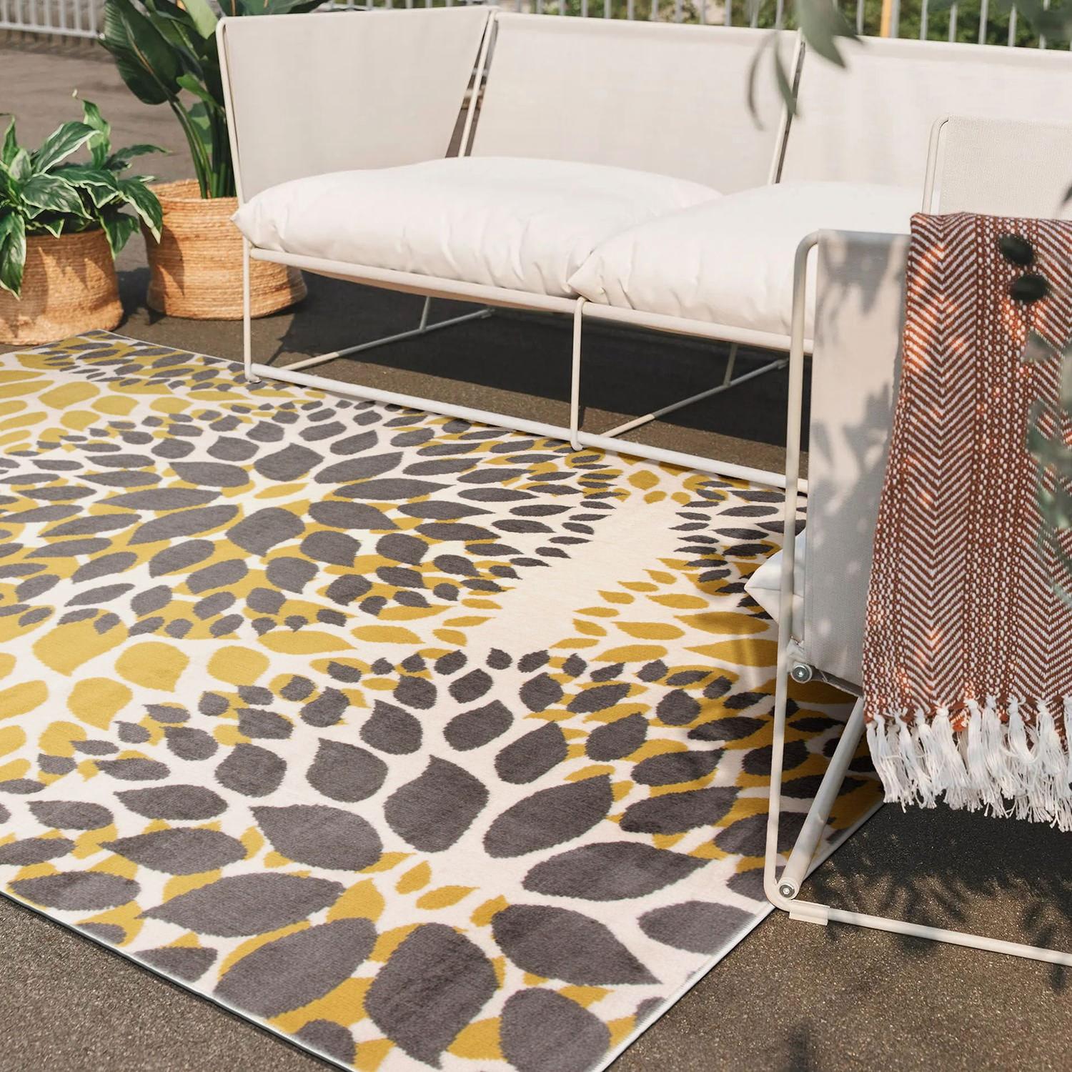 World Rug Gallery Modern Floral Circles Yellow 5' x 7' Area Rug