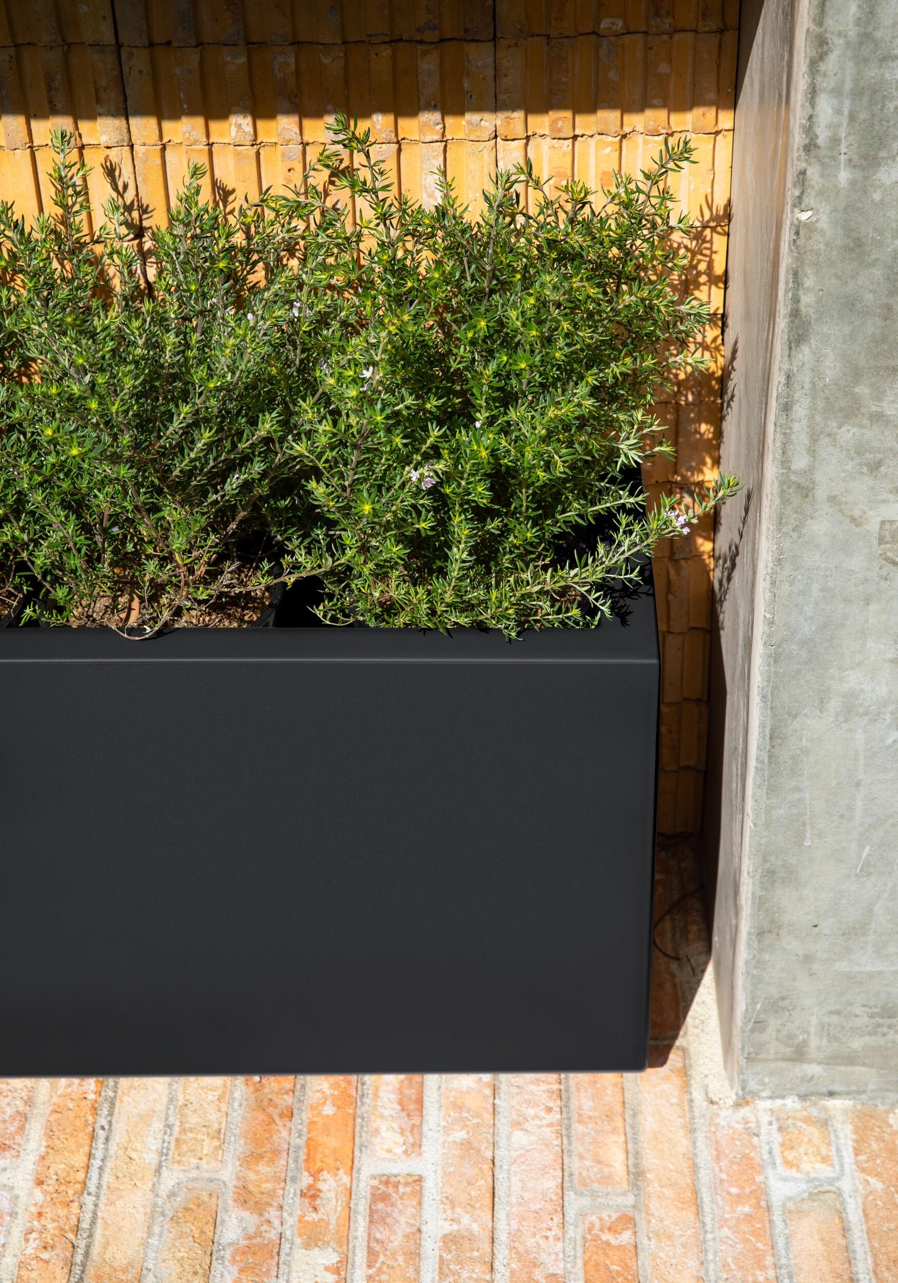 Veradek Block Series Long Box Small 25" Plastic Planter - Black