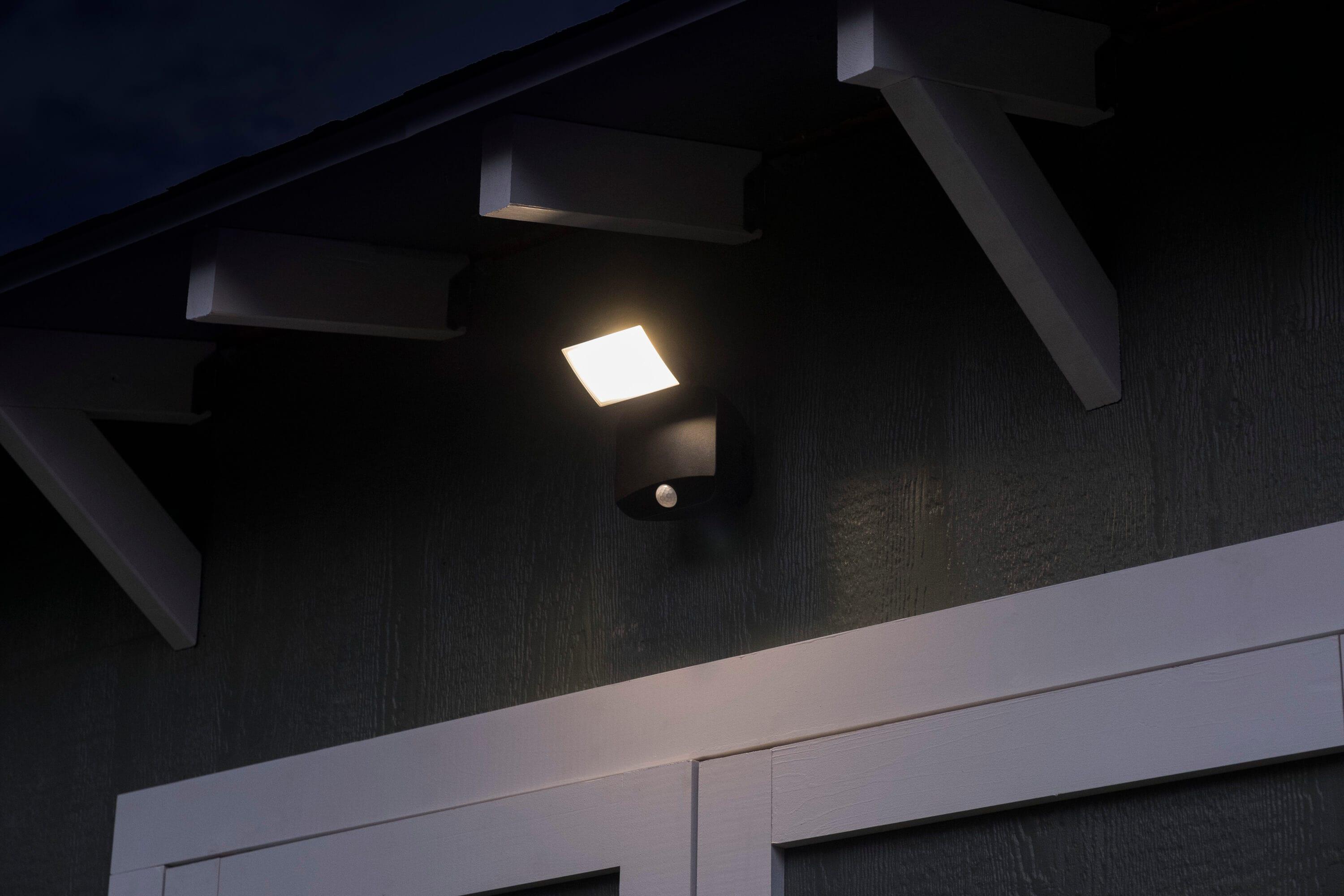 Energizer Battery Operated Motion Sensing LED Security Light, Single Head, 300 lumens, 40777