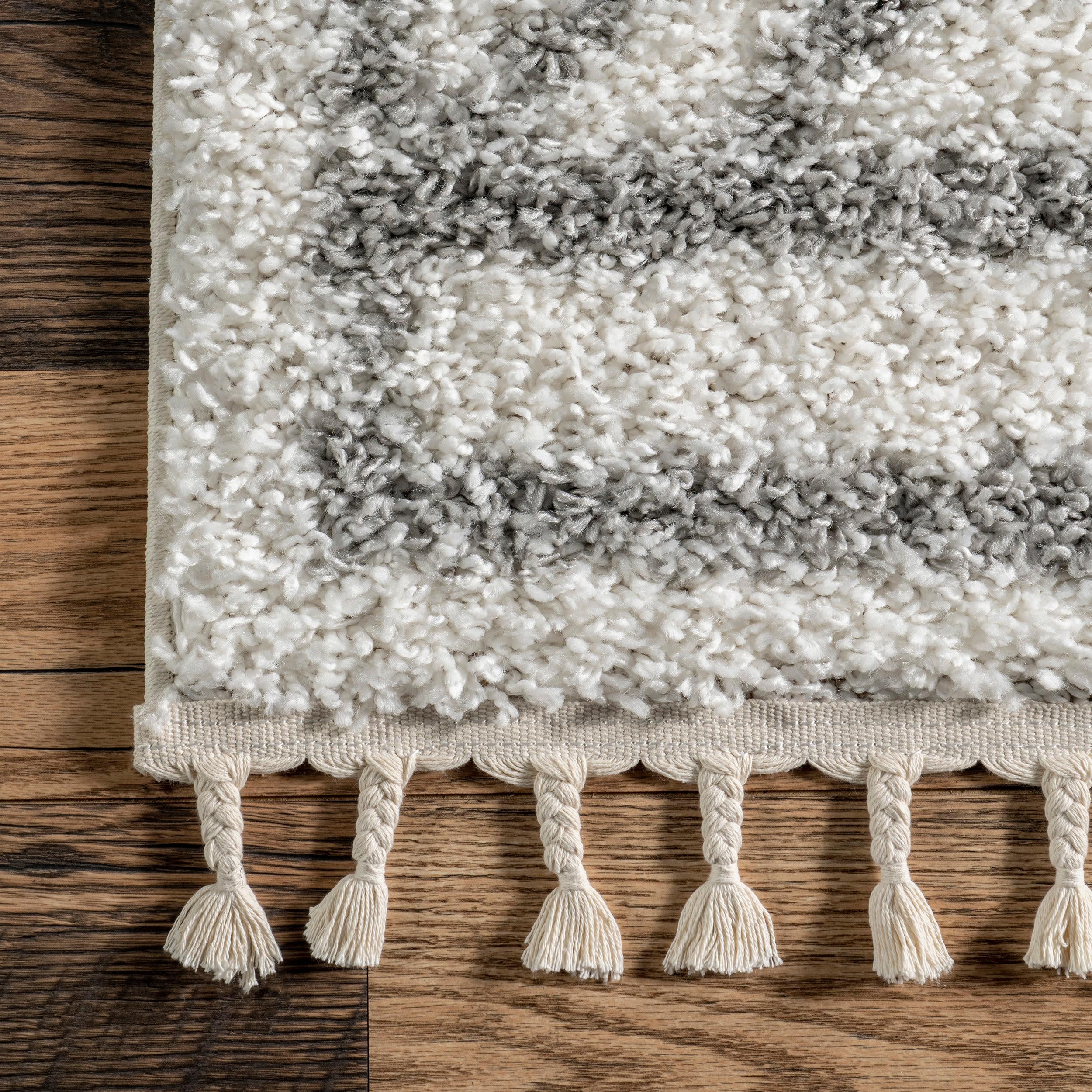 nuLOOM Mackie Moroccan Diamond Tassel Rug